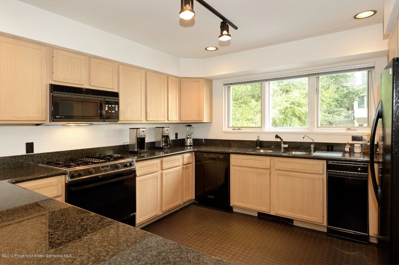 407 Park Avenue 81611 - Photo 11