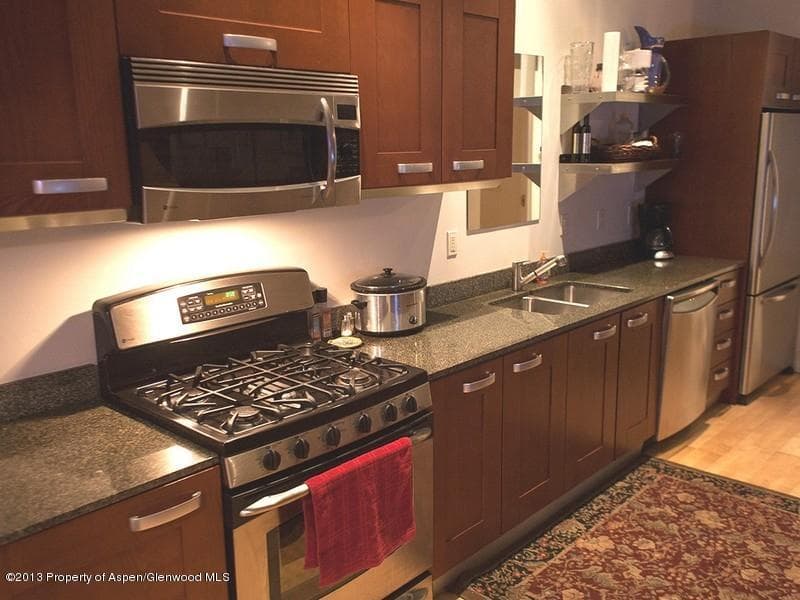 231 Robinson Street R-230 - Photo 4