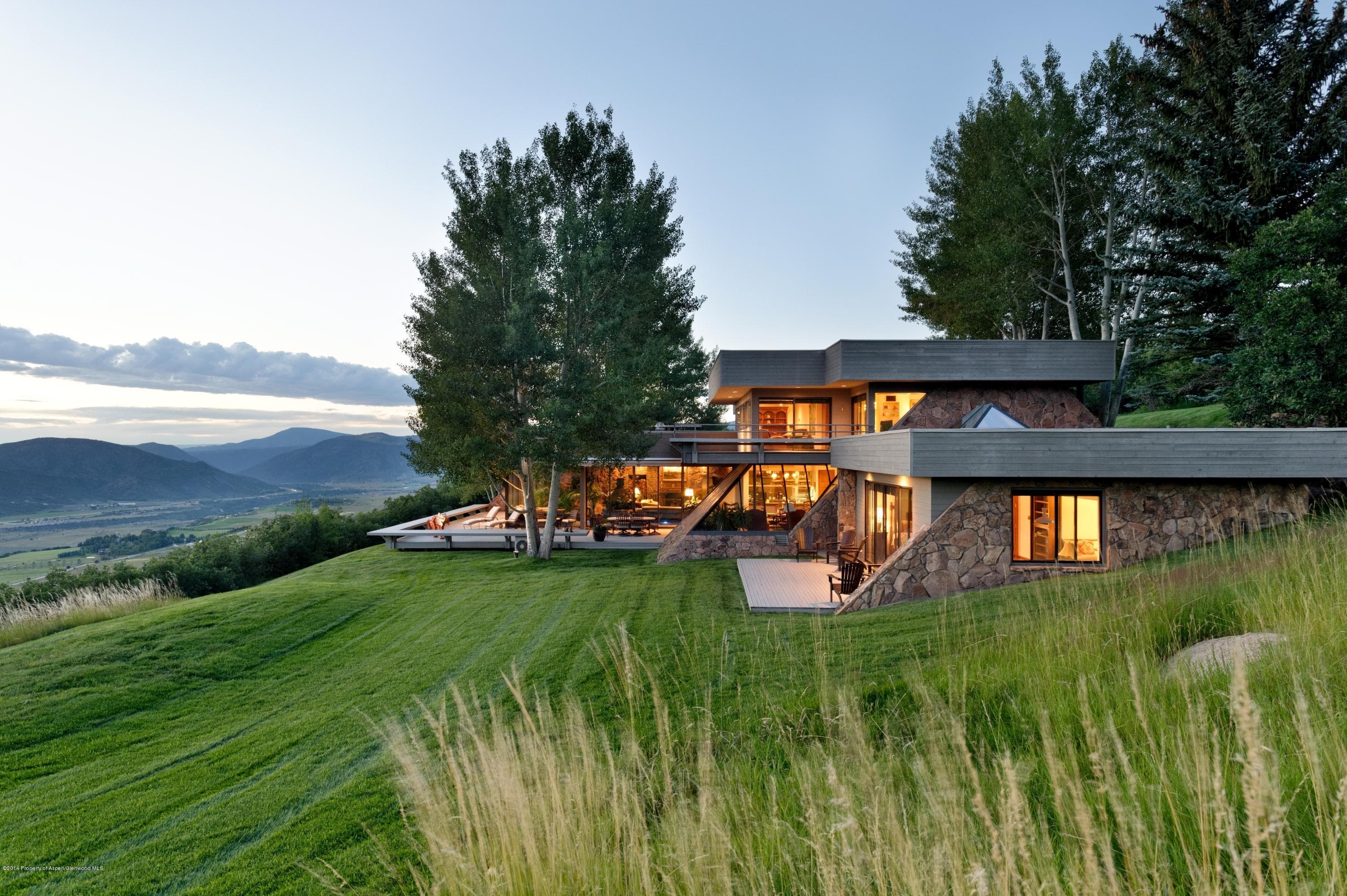 574 Johnson Drive - Photo 3