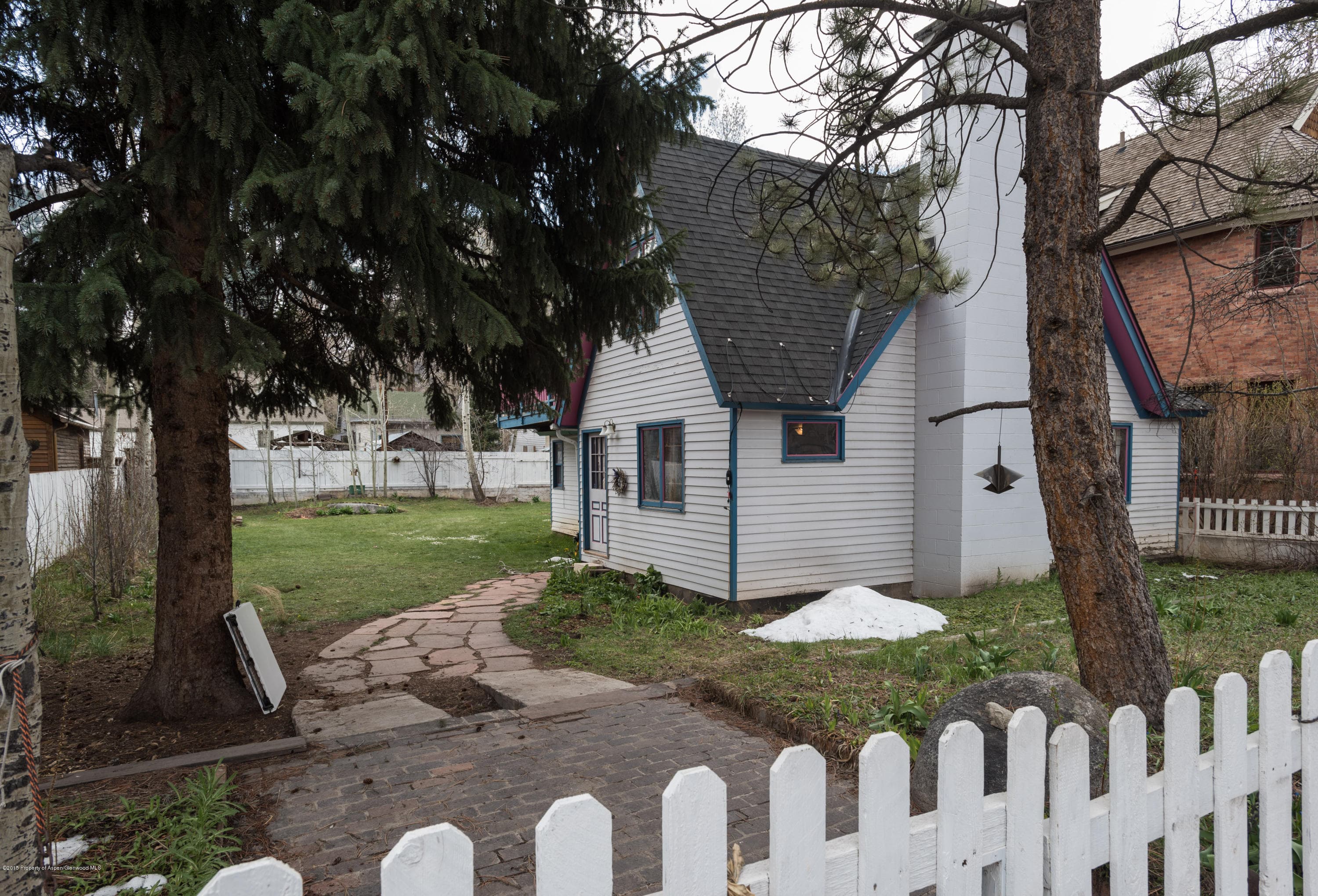 209 E Bleeker Street - Photo 9