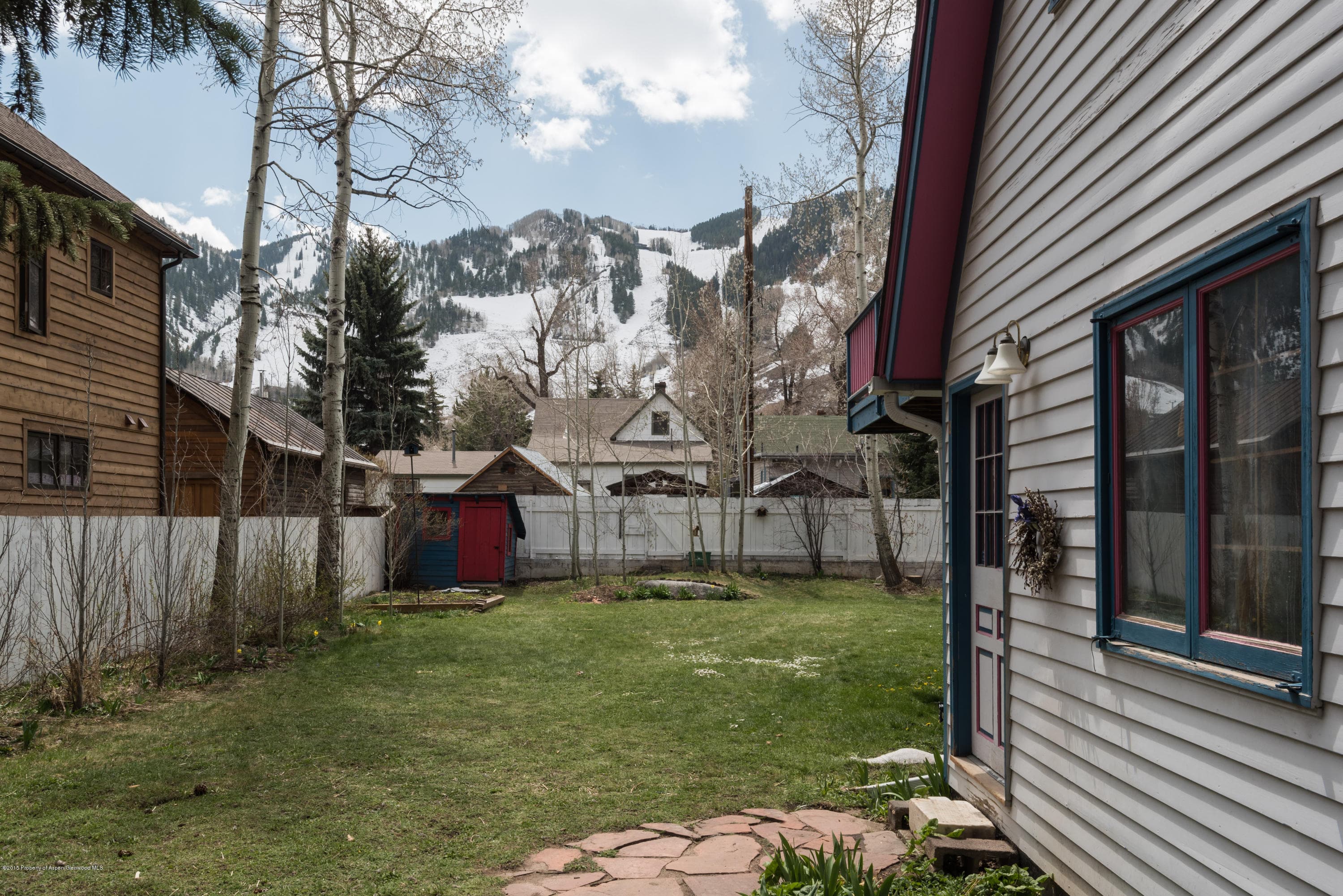 209 E Bleeker Street - Photo 2