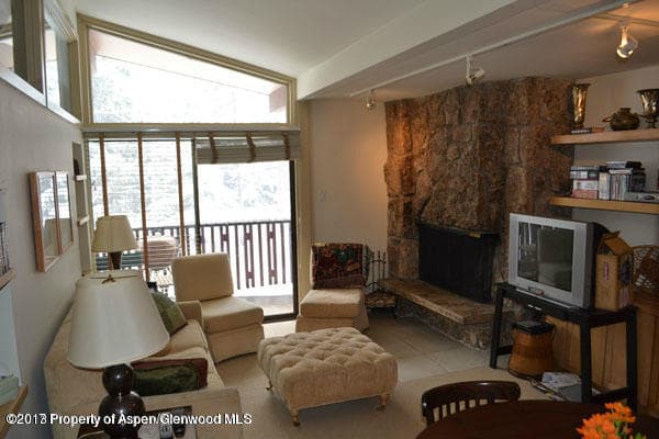 150 Carriage Way 18 - Photo 3