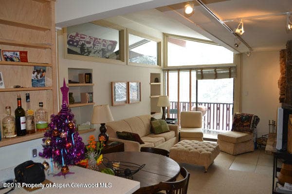 150 Carriage Way 18 - Photo 4