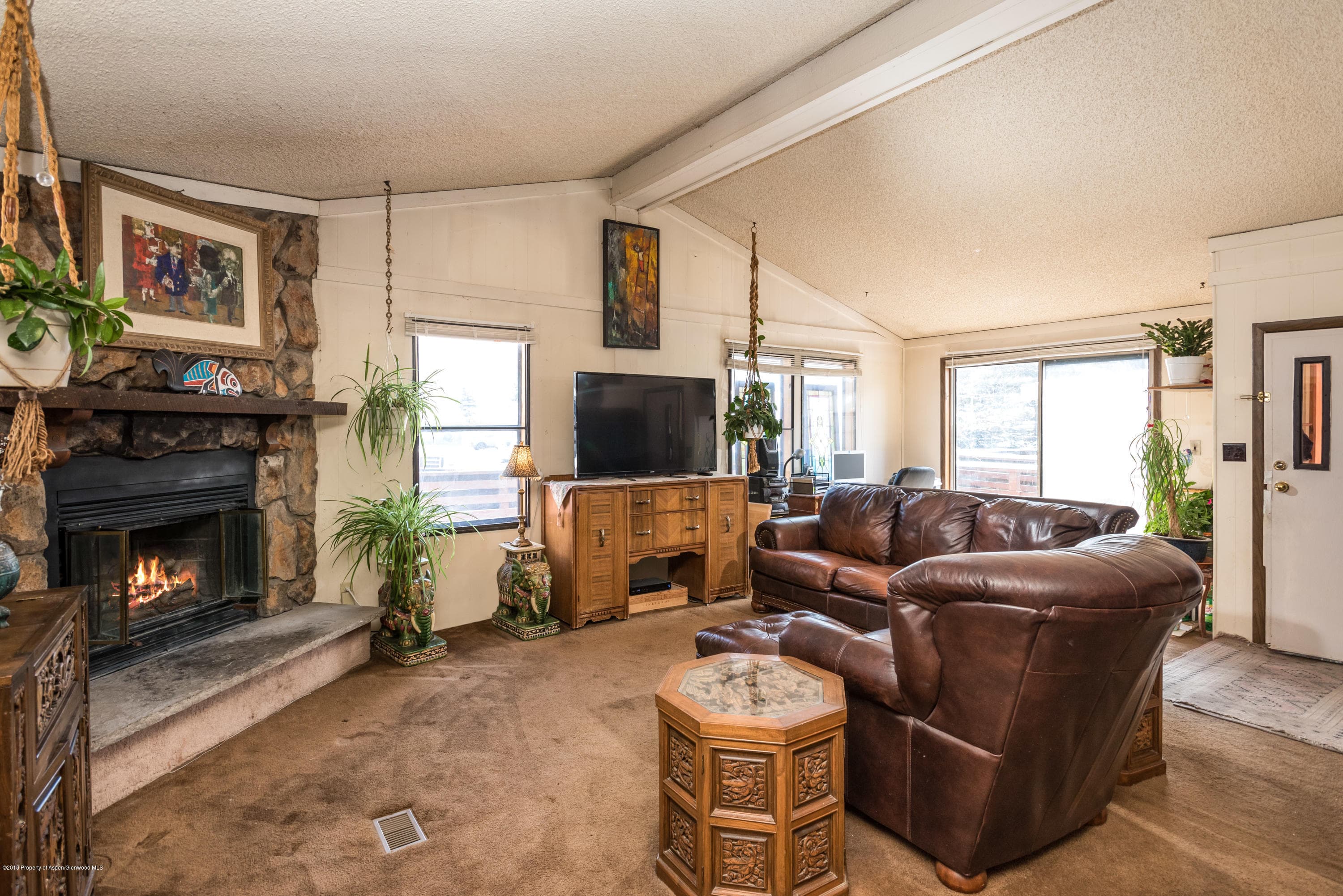 202 Cottonwood Lane - Photo 2