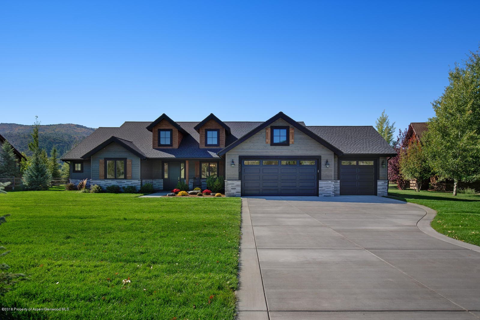 302 Equestrian Way - Photo 2