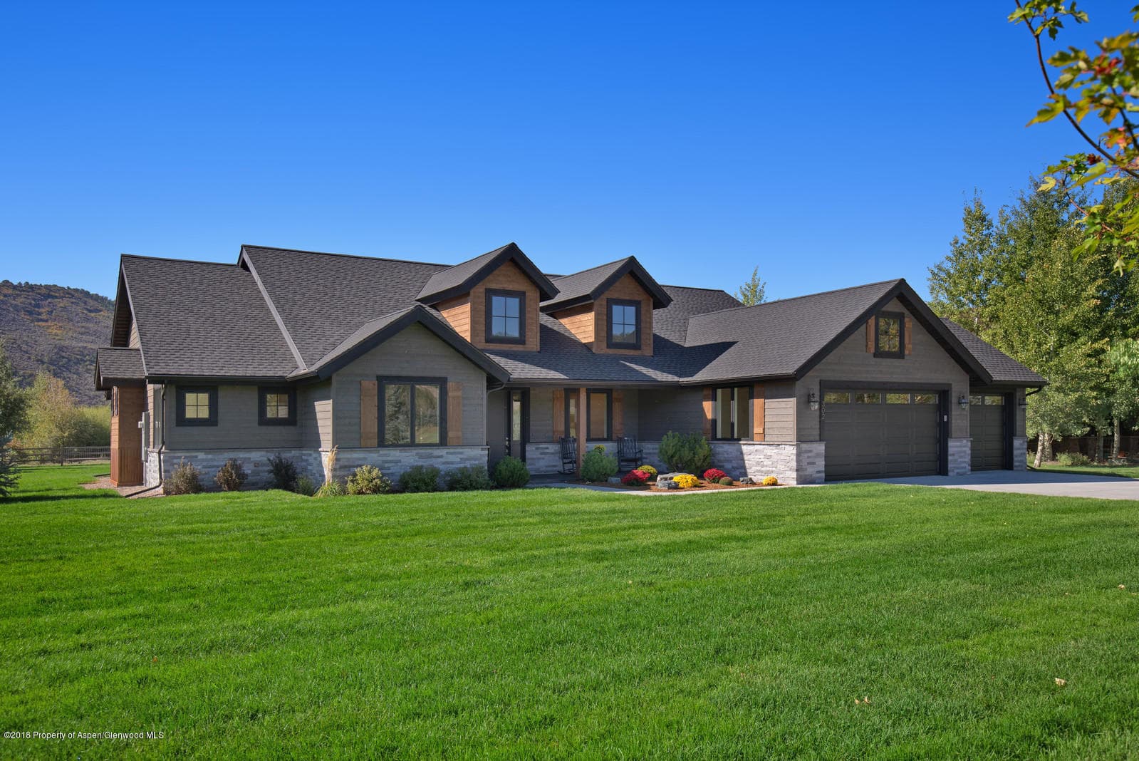 302 Equestrian Way - Photo 3