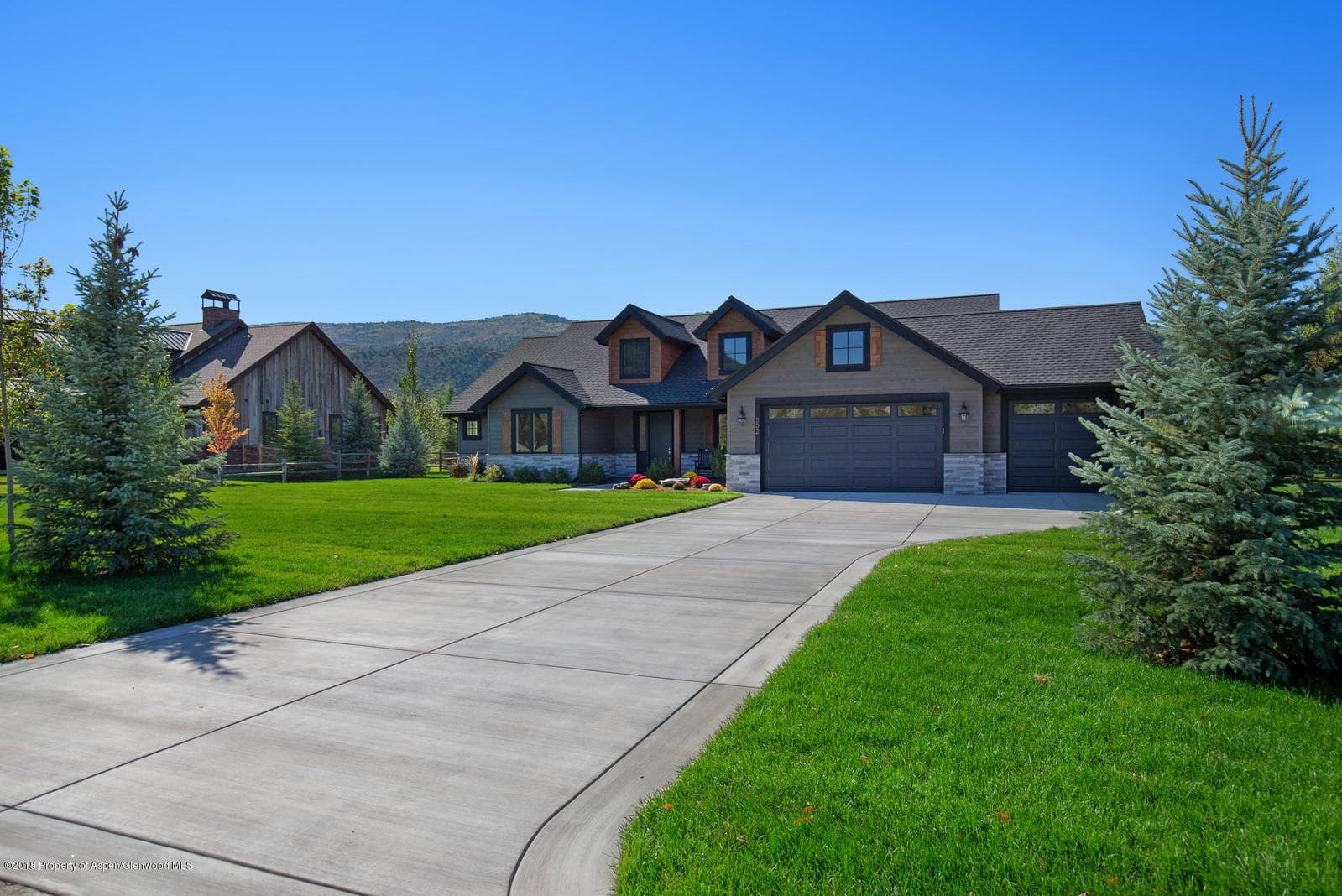 302 Equestrian Way - Photo 4