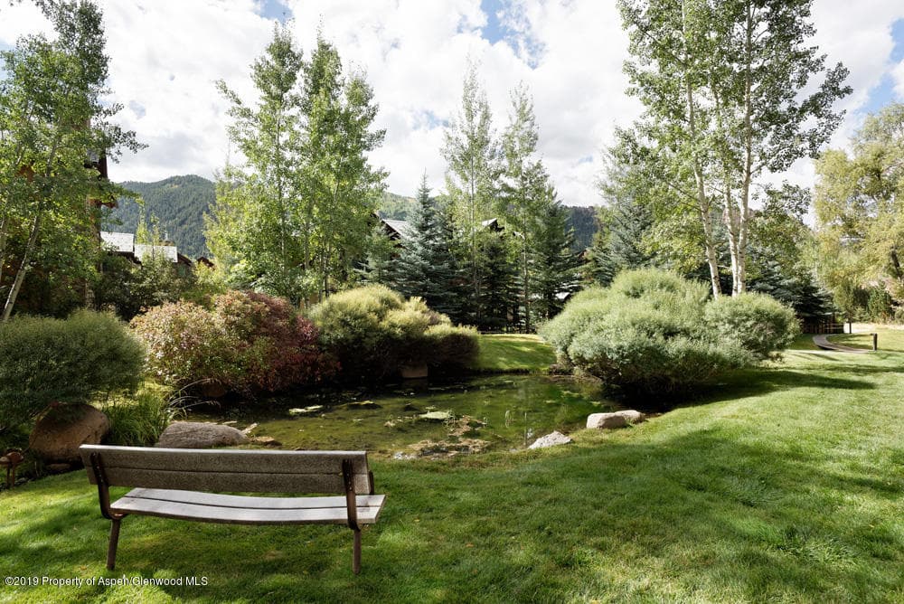 1052 Vine Street - Photo 10