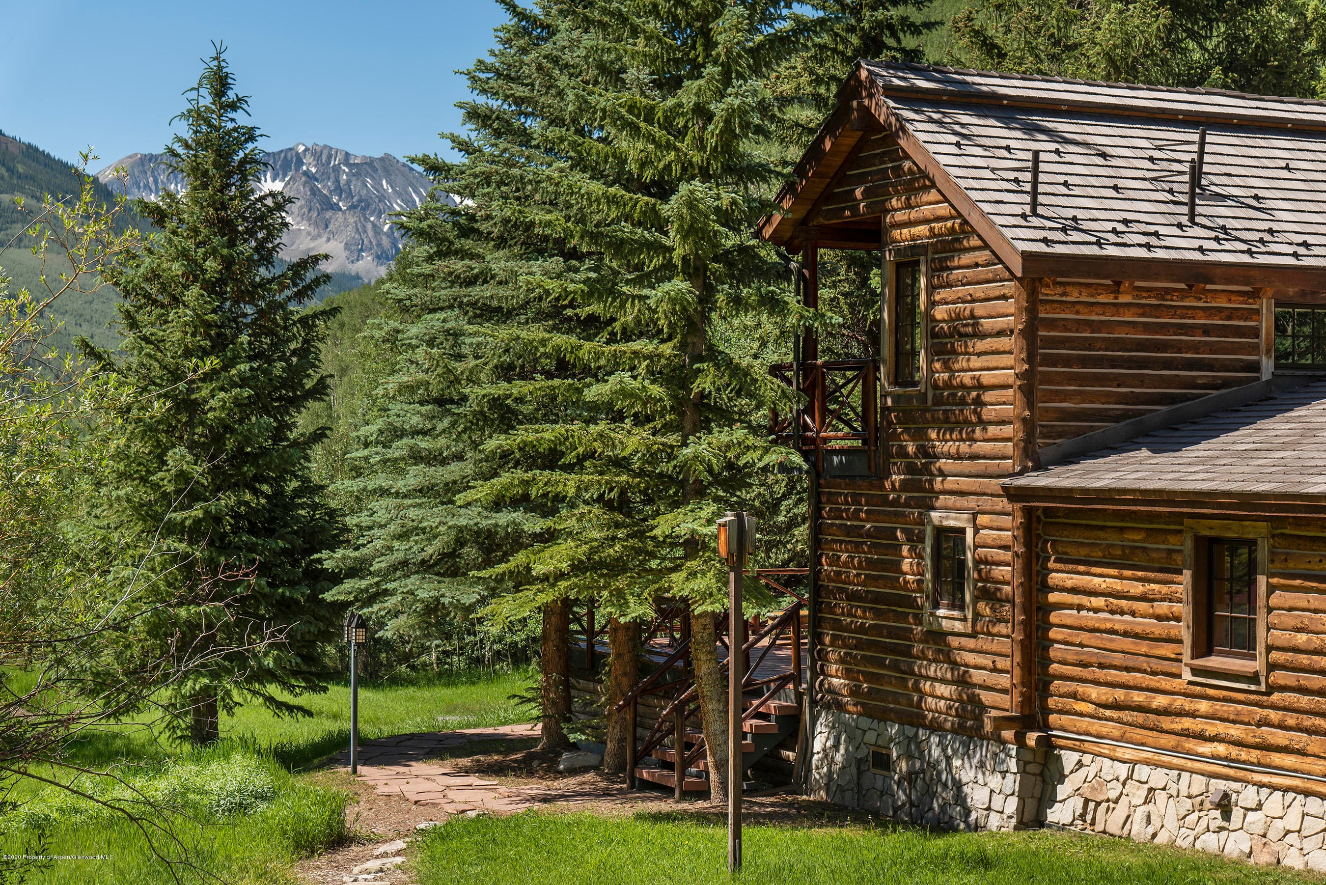 10081 Castle Creek Road - Photo 3