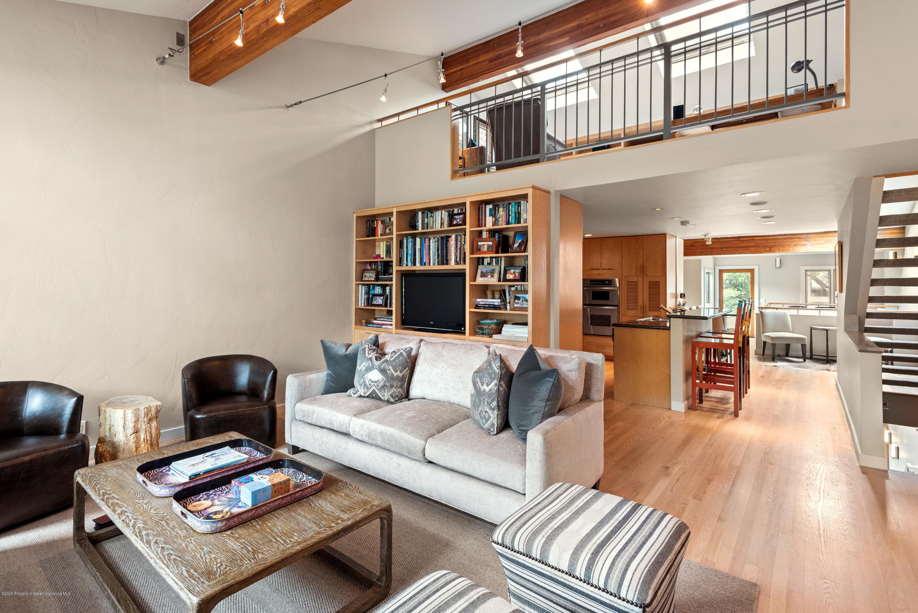 1015 E Hyman Avenue - Photo 3