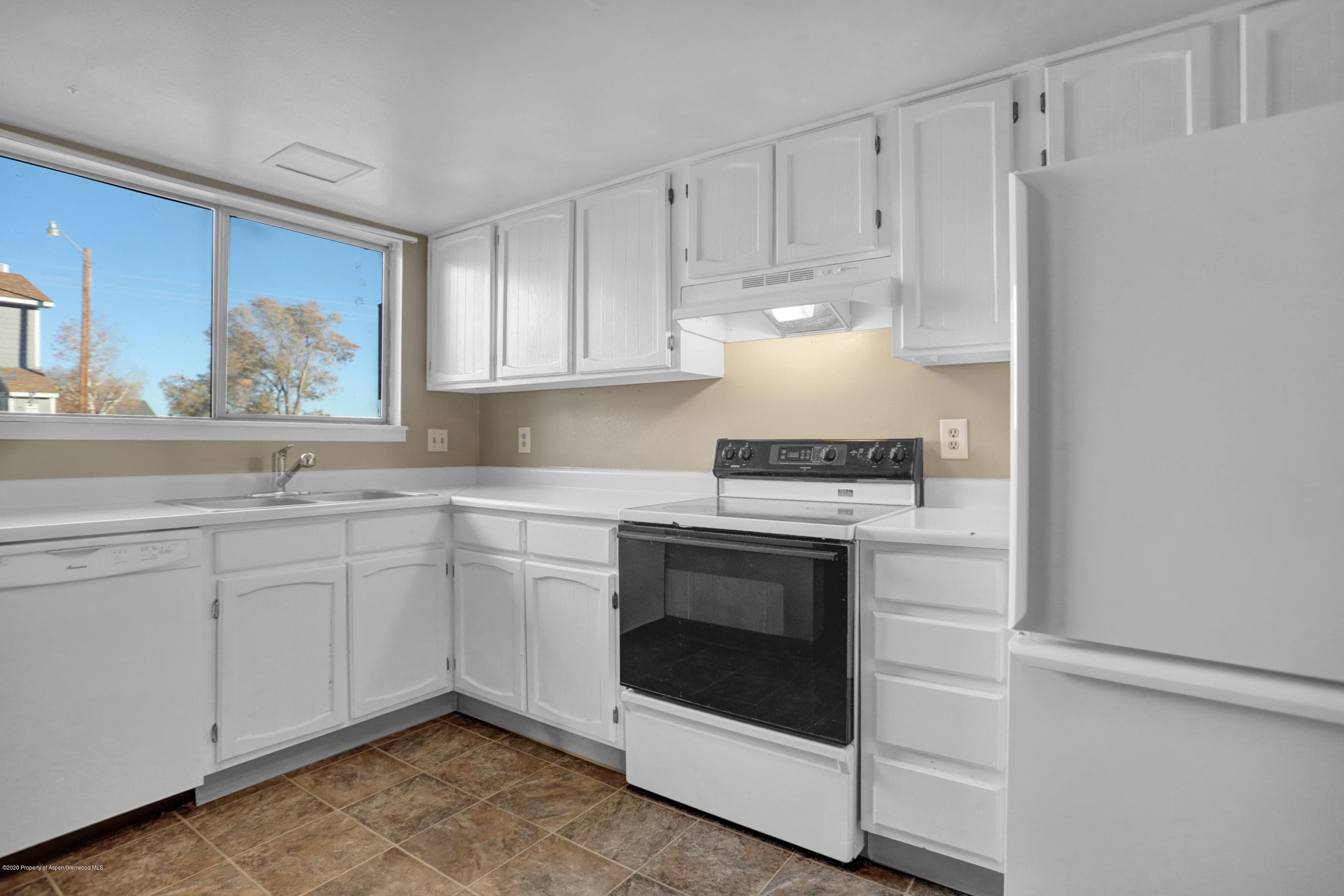 1060 E 7th Street, Craig, CO 81625 - Photo 4