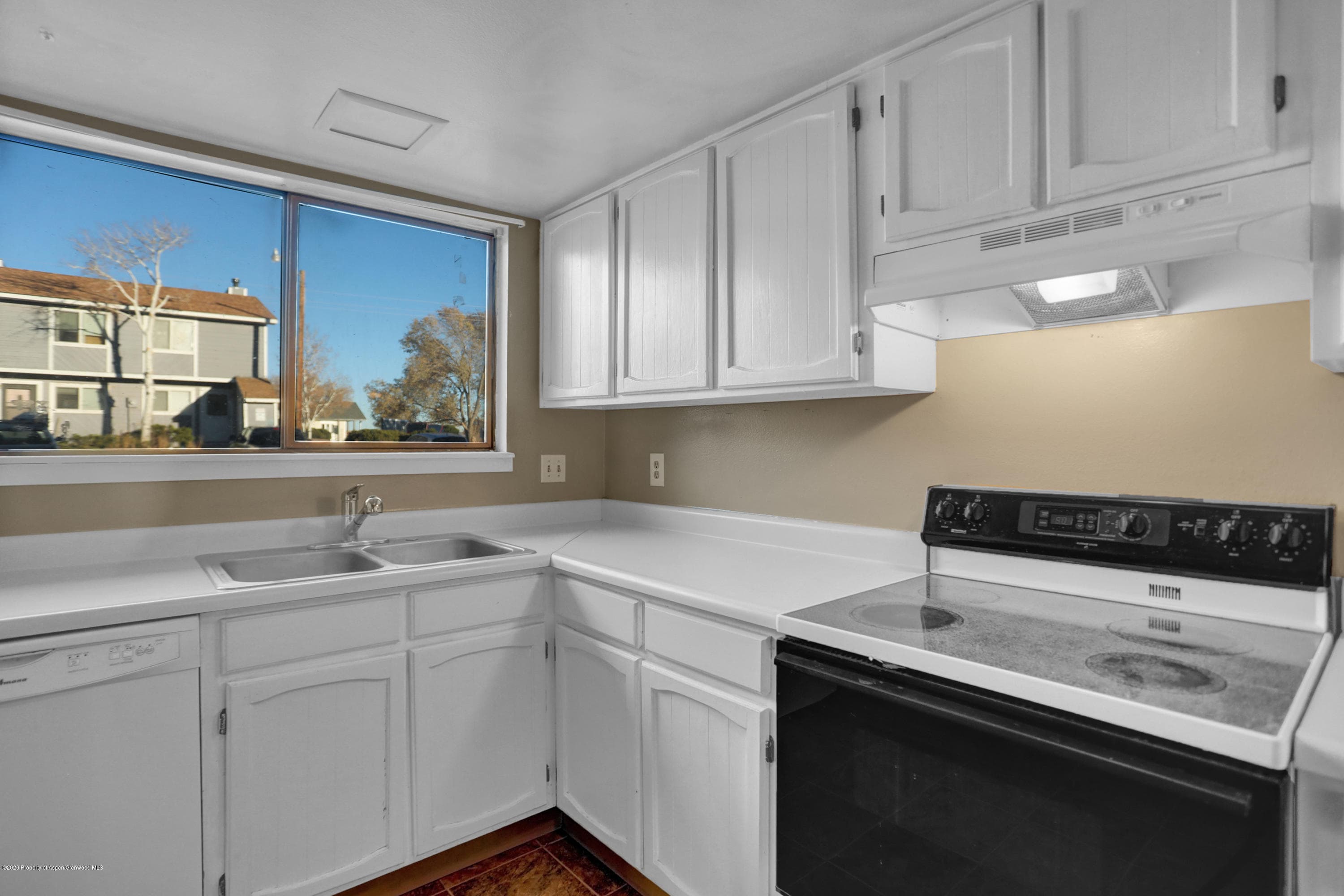 1060 E 7th Street, Craig, CO 81625 - Photo 5