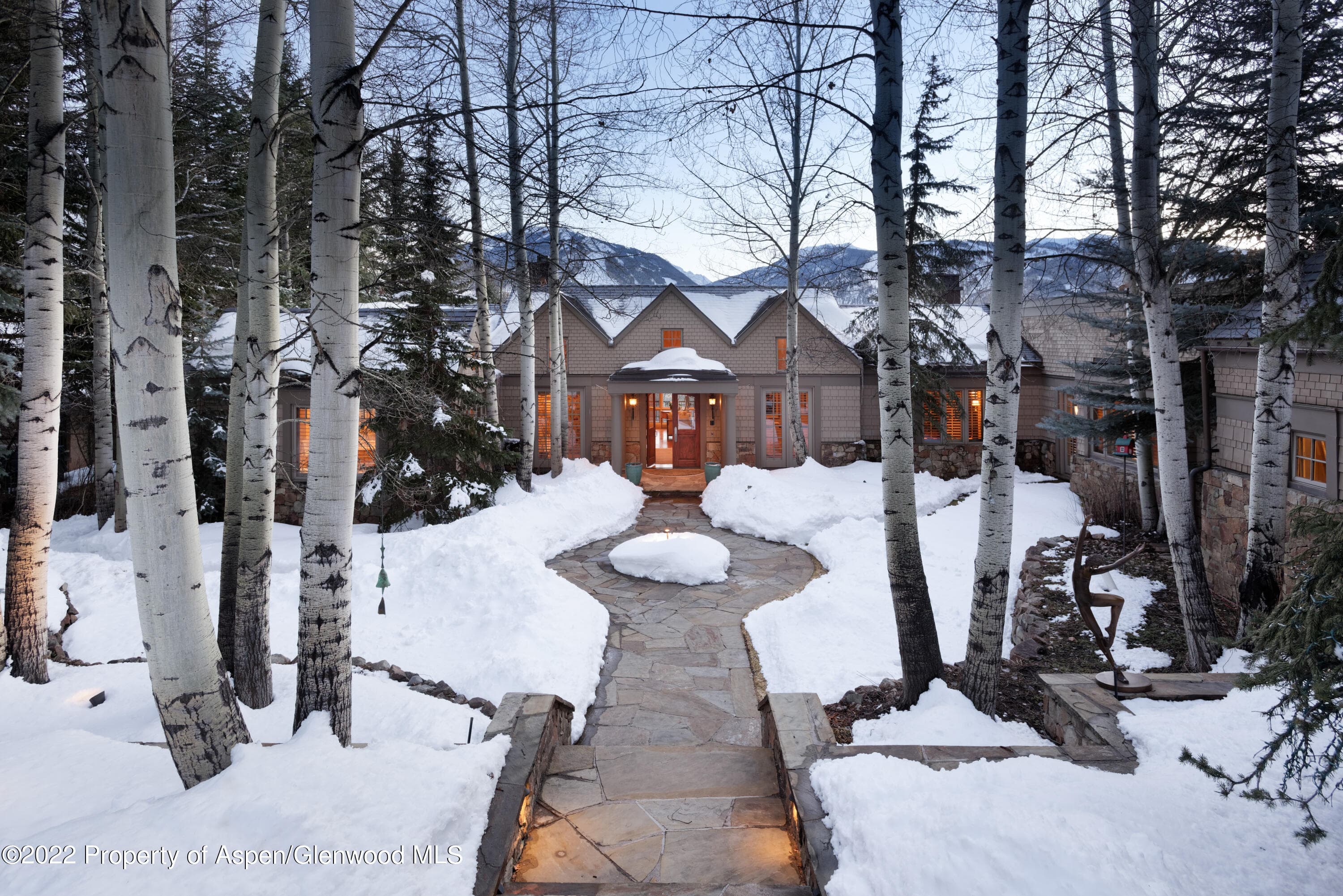 926 Willoughby Way - Photo 2