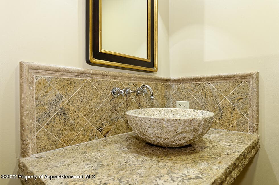415 E Dean St, Unit 34, Week 32, Aspen, CO 81611 - Photo 9