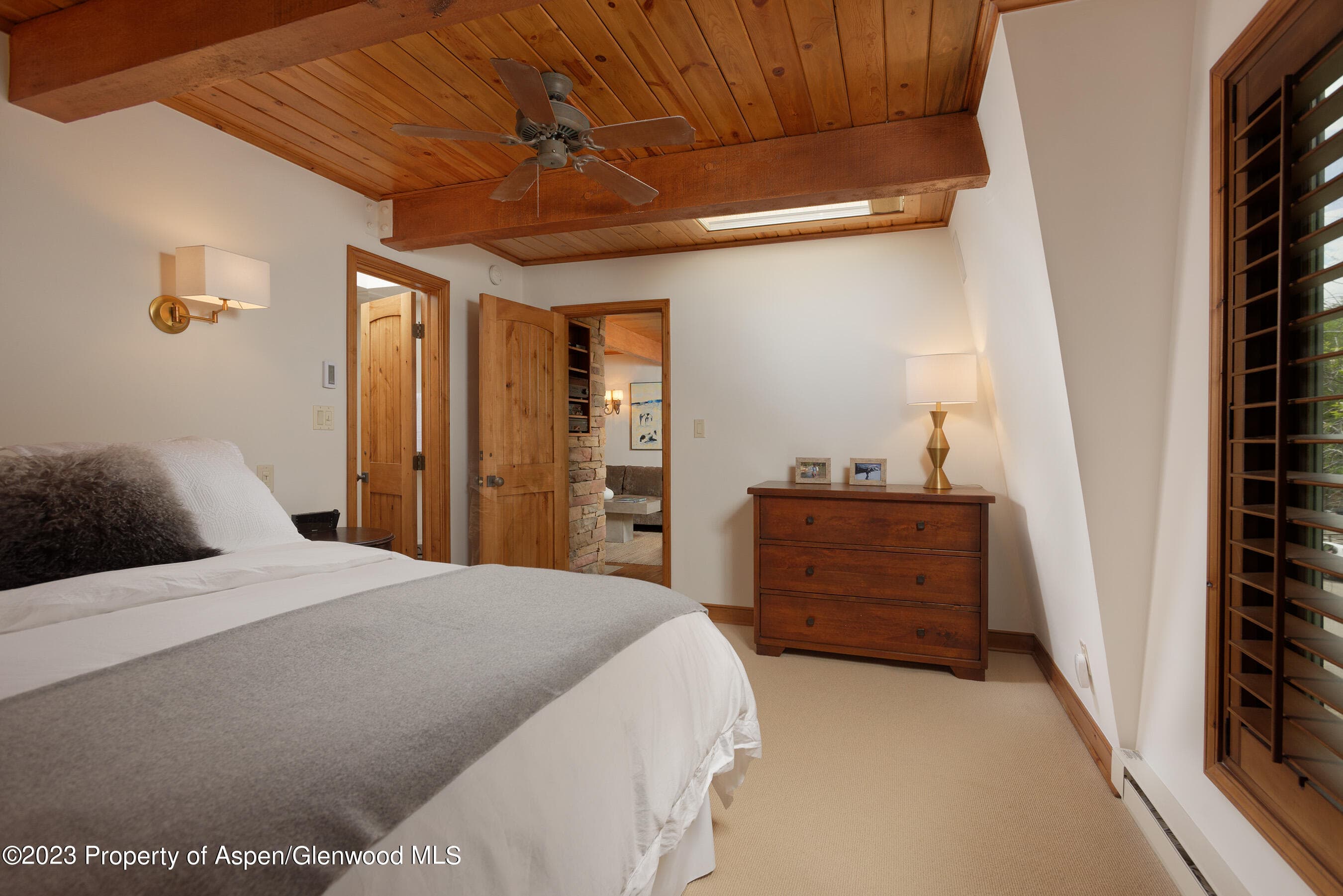 916 E Hopkins Avenue 301 - Photo 6