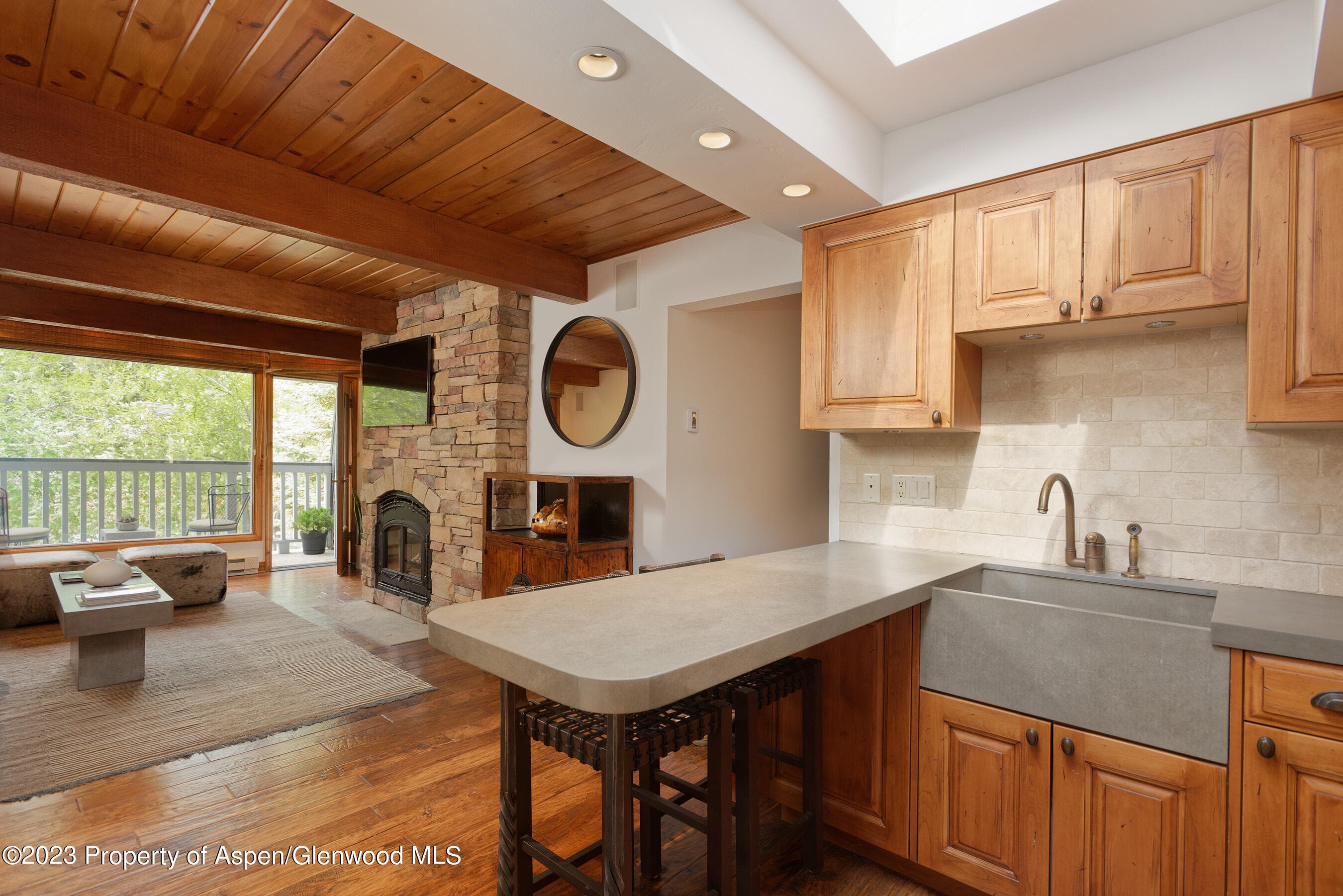 916 E Hopkins Avenue 301 - Photo 4