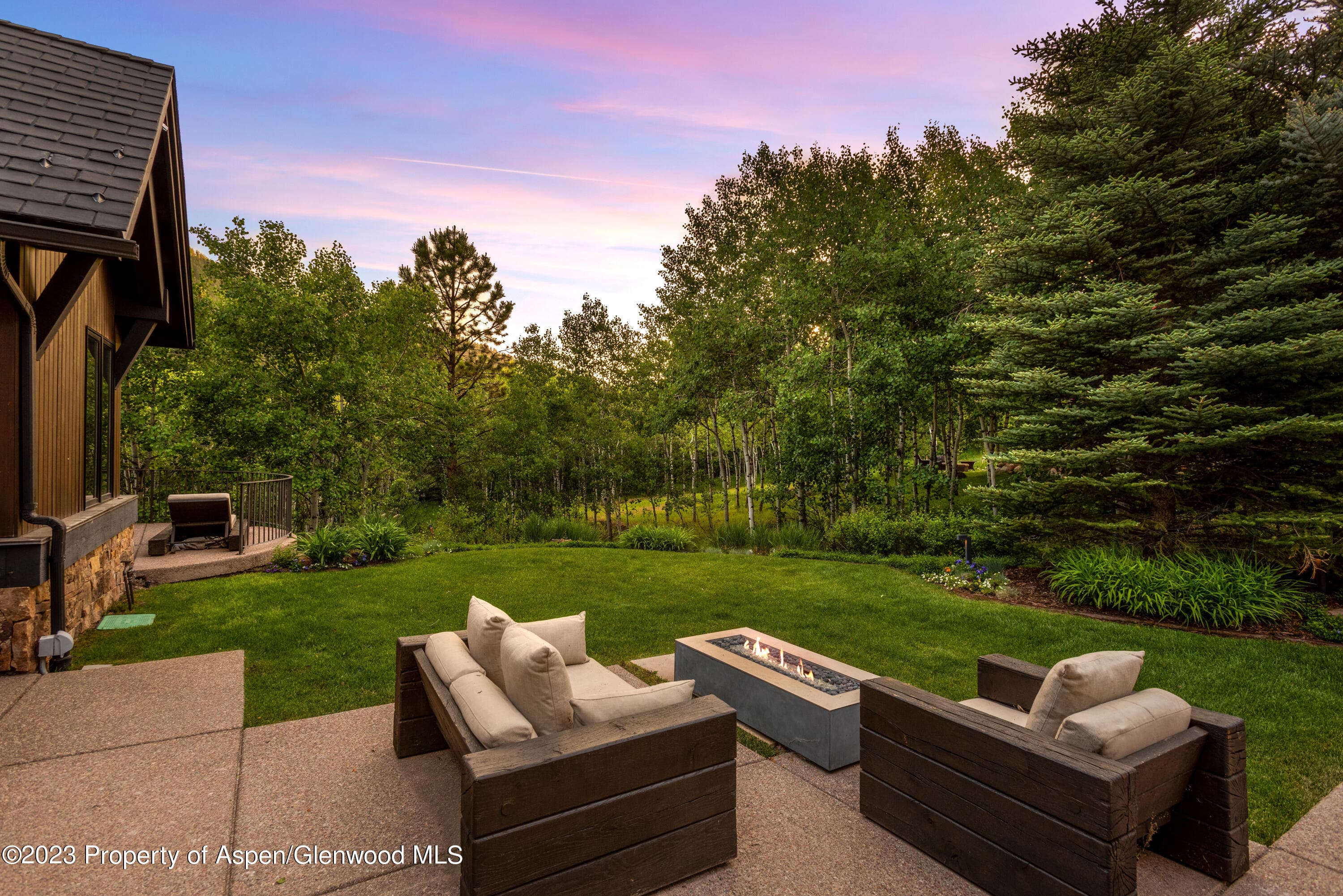 190 W Lupine Drive - Photo 3
