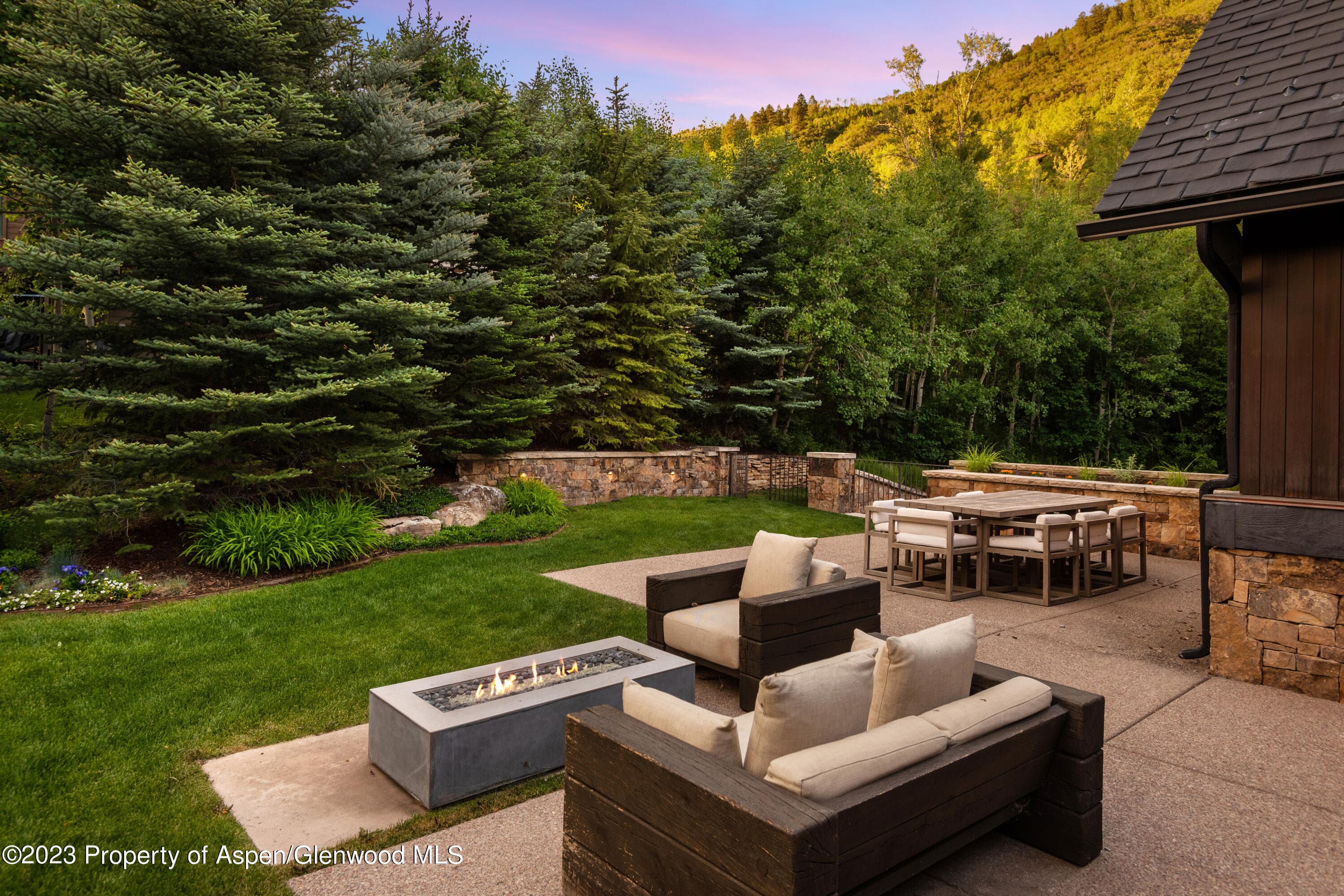 190 W Lupine Drive - Photo 2