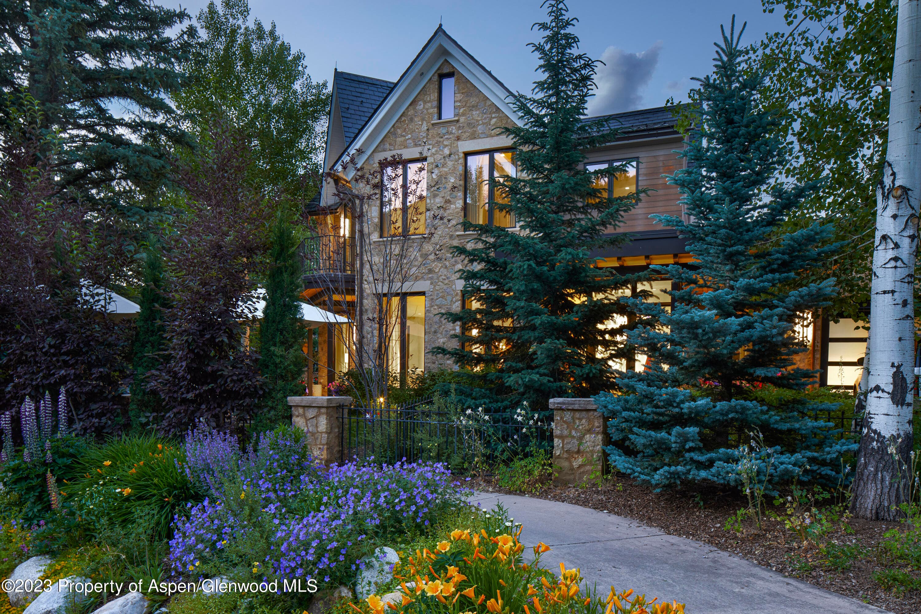 302 Park Avenue - Photo 2