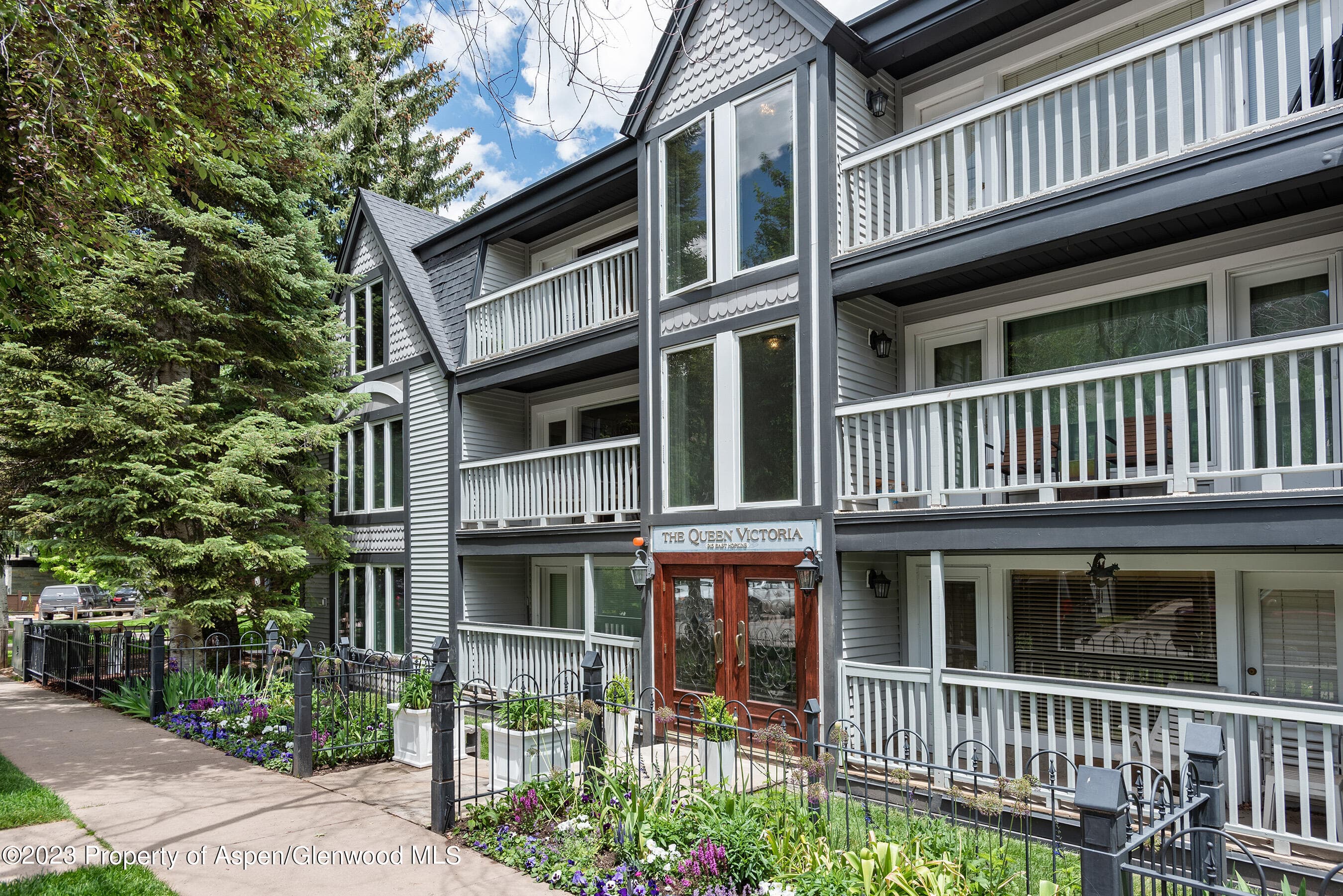 916 E Hopkins Avenue 301 - Photo 12