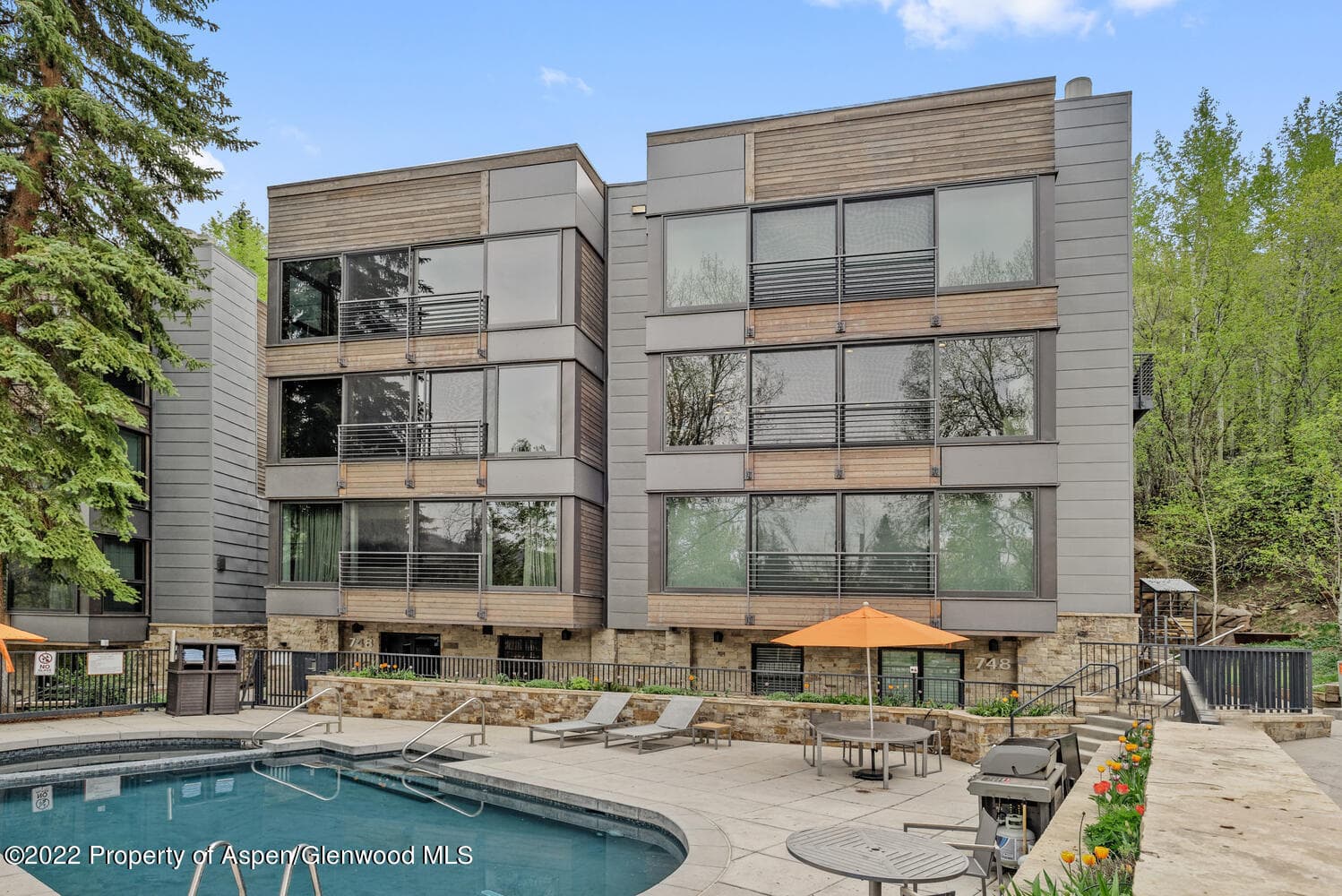 748 S Galena Street 4D - Photo 2