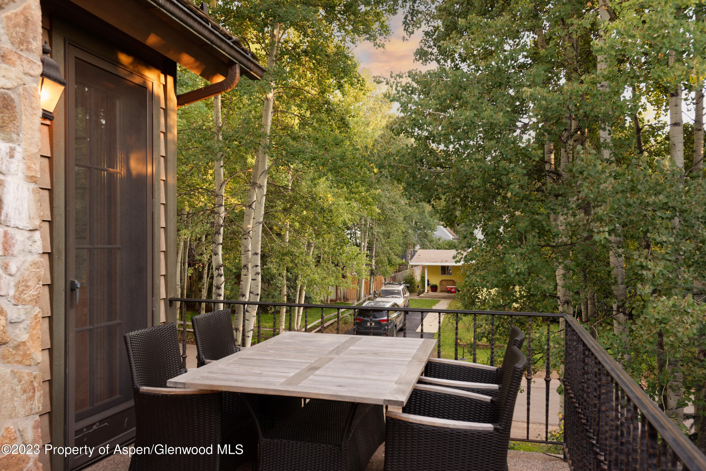 926 W Francis Street - Photo 6