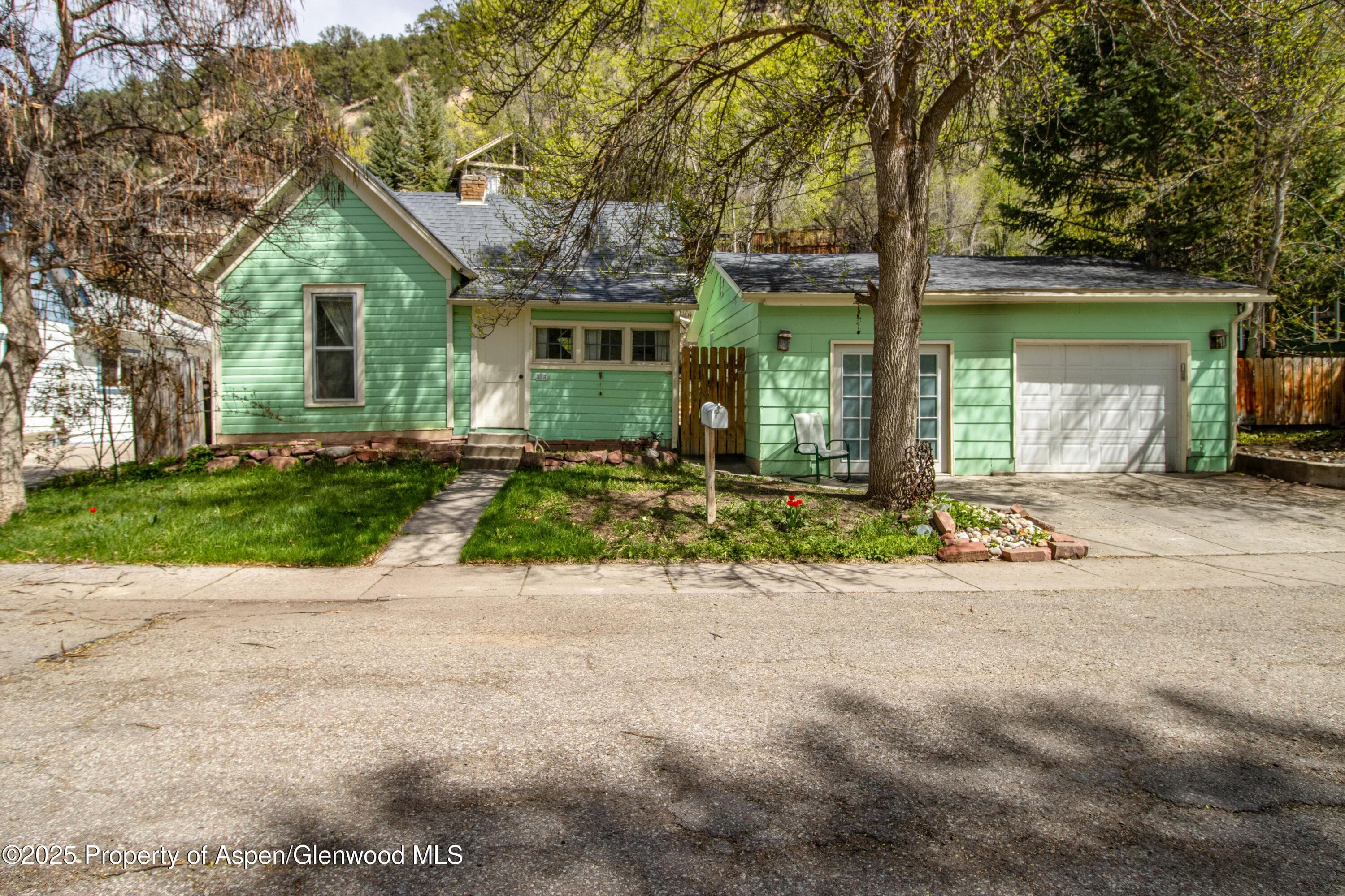 824 Lincoln Avenue, Glenwood Springs, CO 81601 - Photo 1