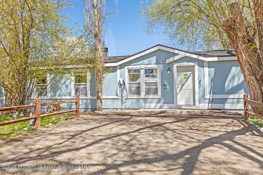 549 E Washington Avenue, Hayden, CO 81639 - Photo 2