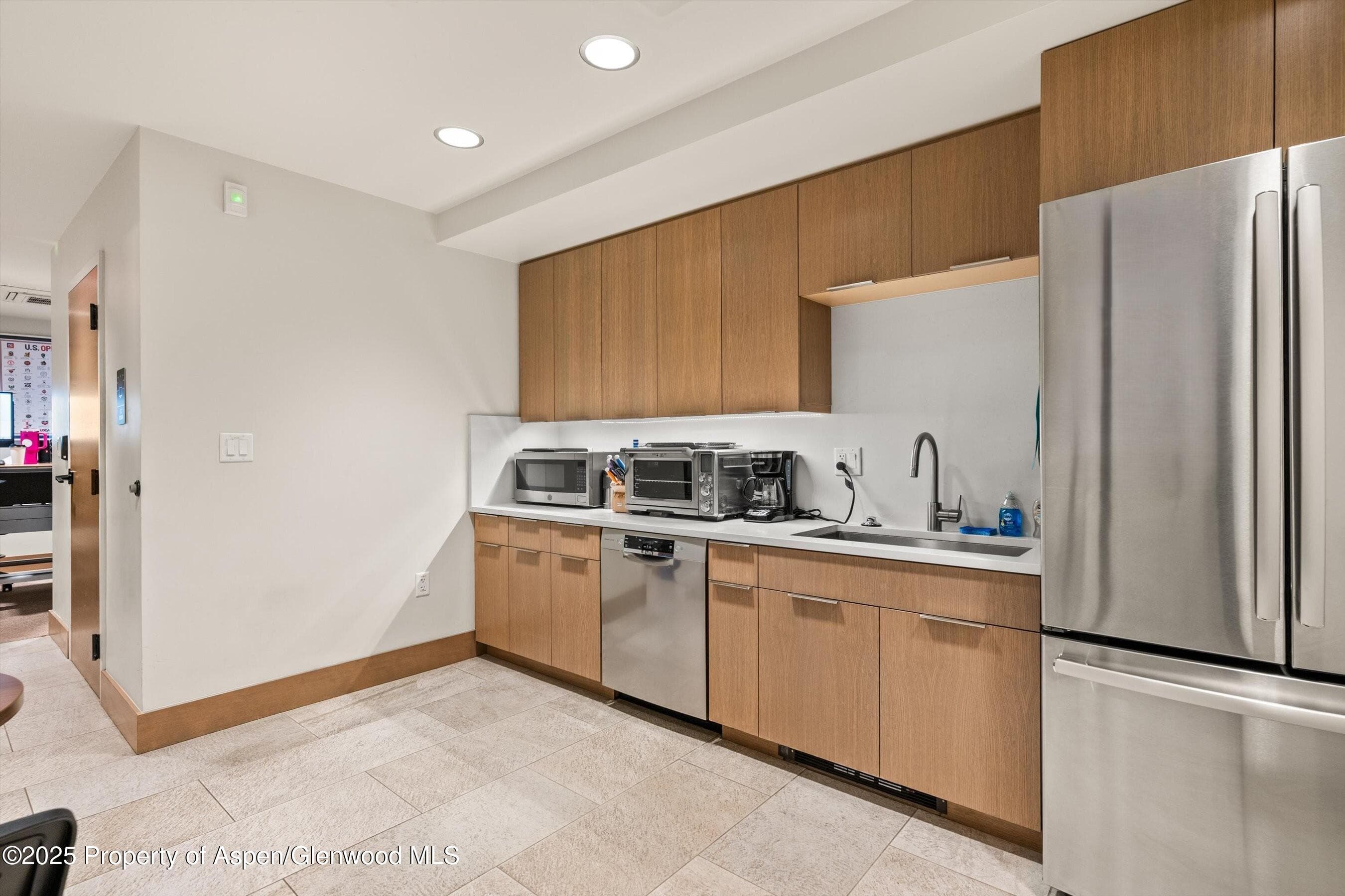 122 W Main Street, Aspen, CO 81611 - Photo 30