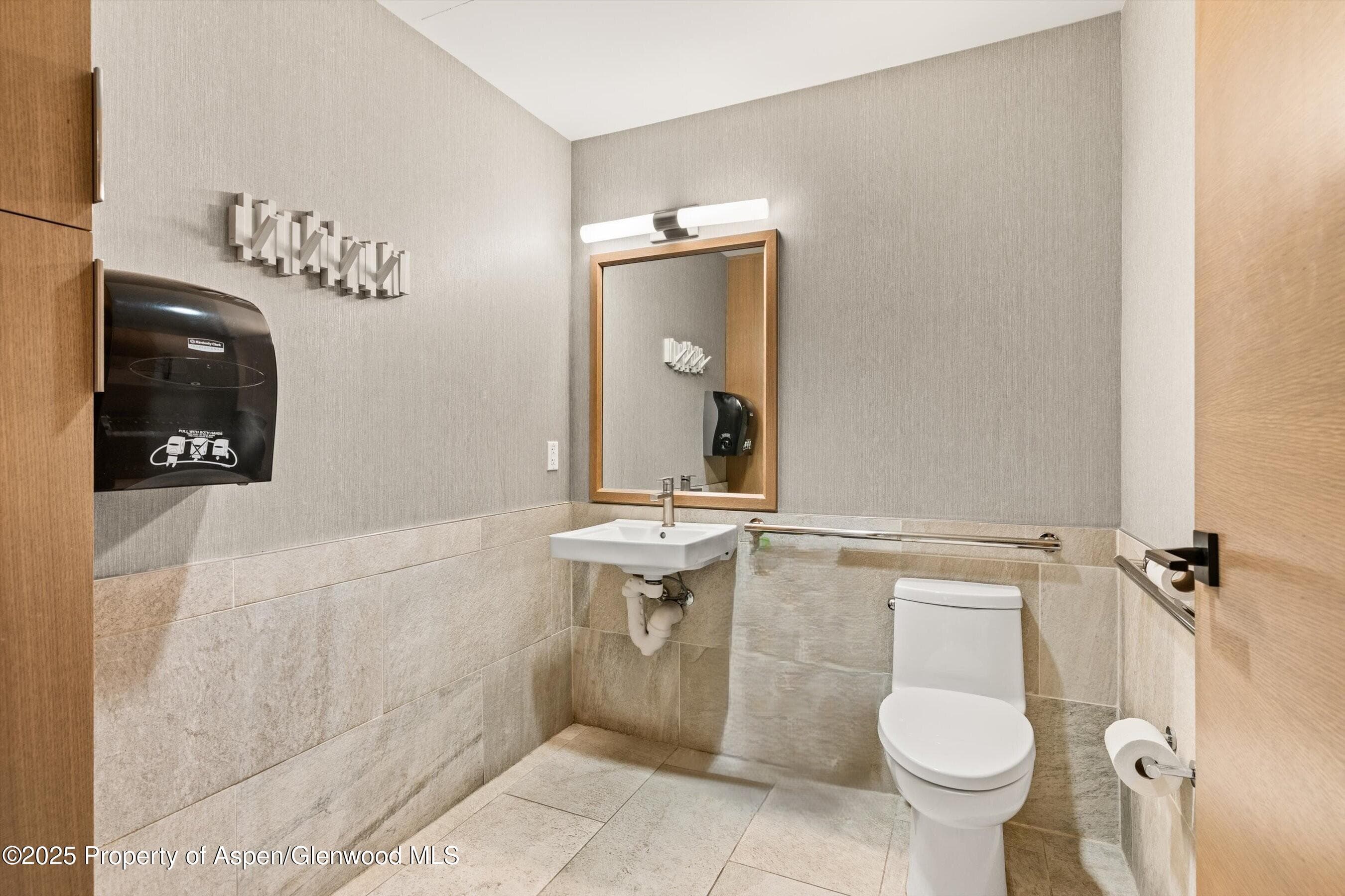 122 W Main Street, Aspen, CO 81611 - Photo 31
