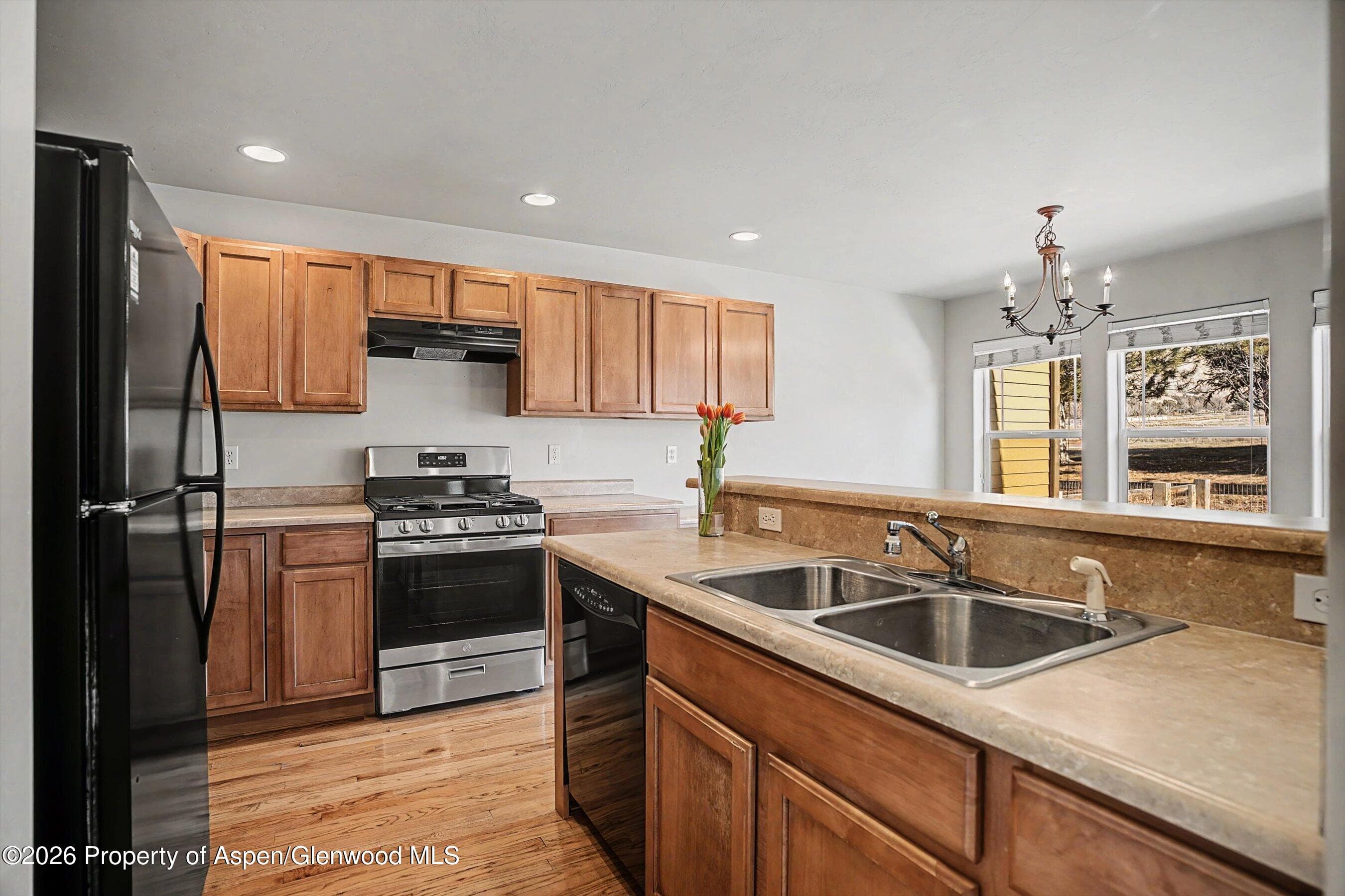 124 E Cathedral Court, New Castle, CO 81647 - Photo 4