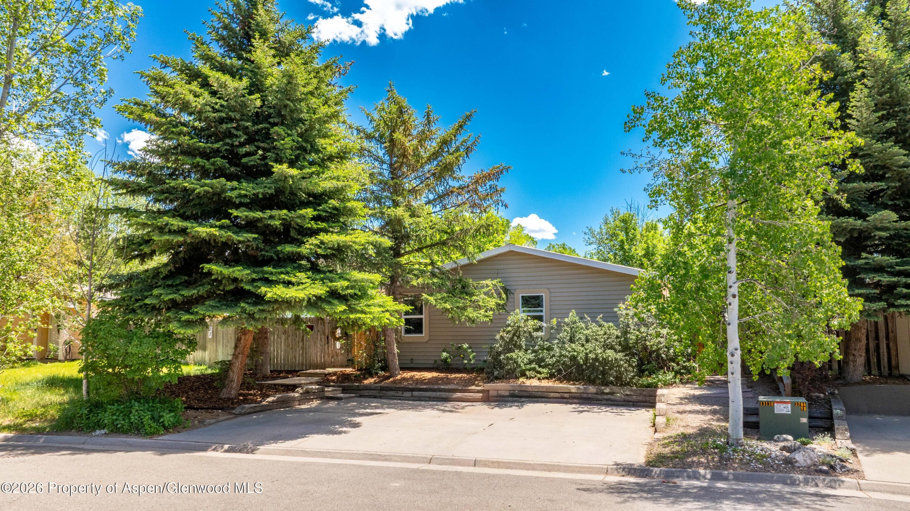 27 Pica Lane, Carbondale, CO 81623 - Photo 2