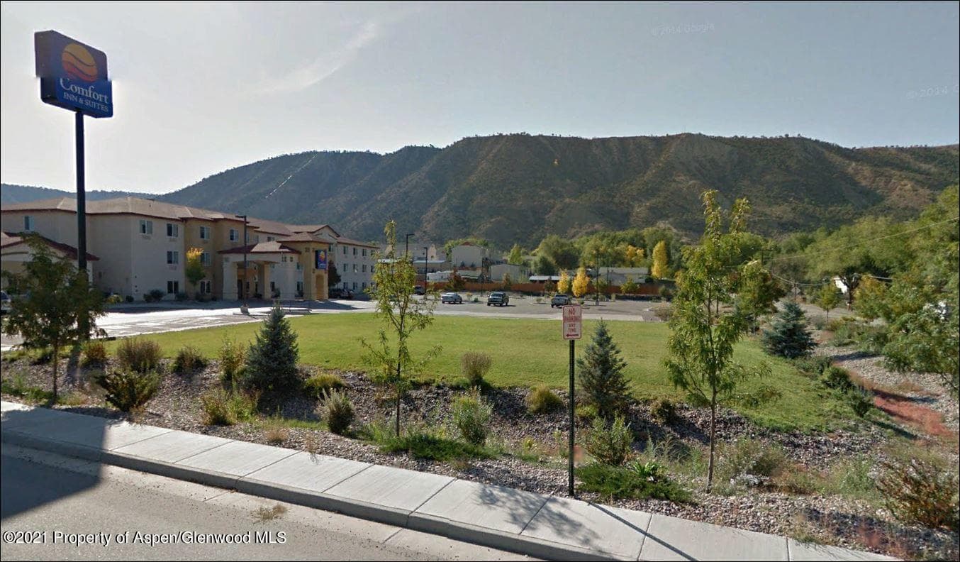 325 S 7th Street, Rifle, CO 81650 - Photo 2