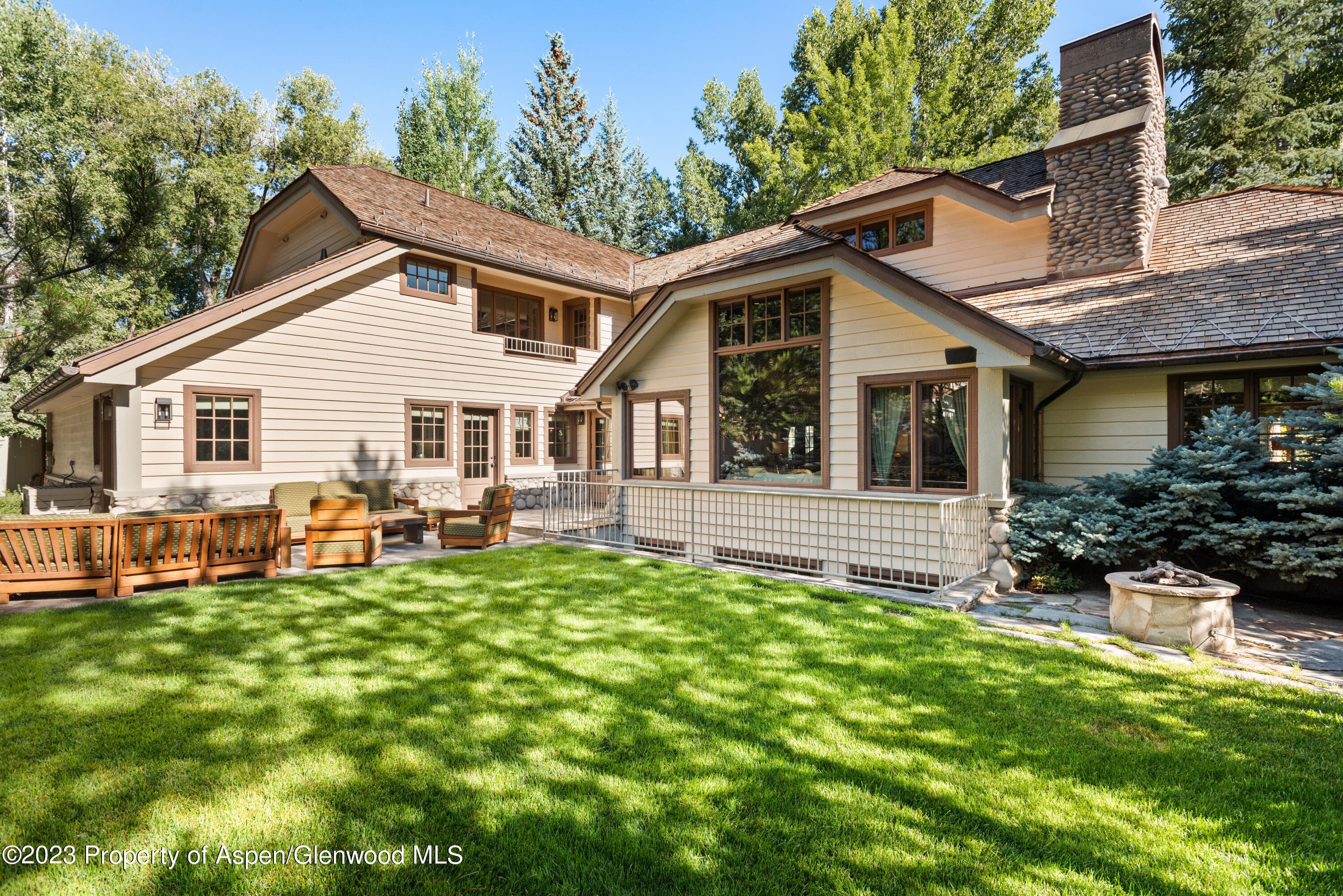 721 W North Street - Photo 2