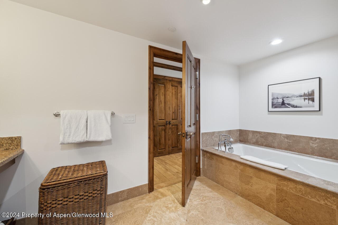 415 E Dean St, Unit 45, Week 35, Aspen, CO 81611 - Photo 25