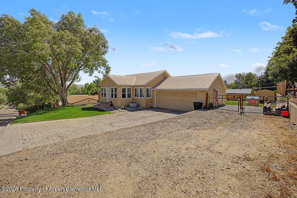 890 Barclay Street, Craig, CO 81625 - Photo 3
