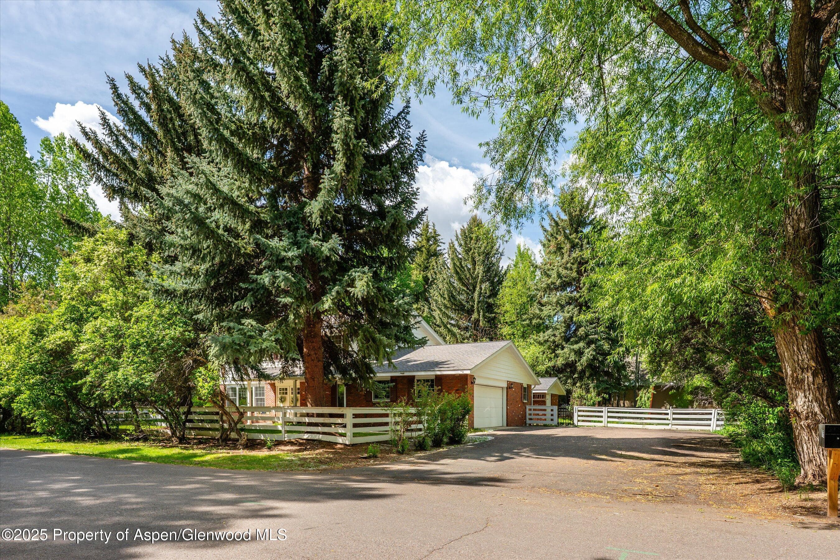 875 Bonita Drive - Photo 2