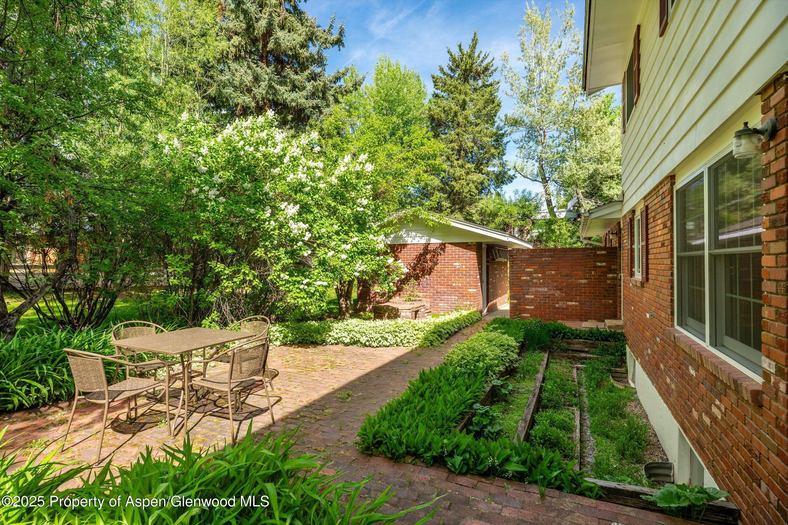 875 Bonita Drive - Photo 4