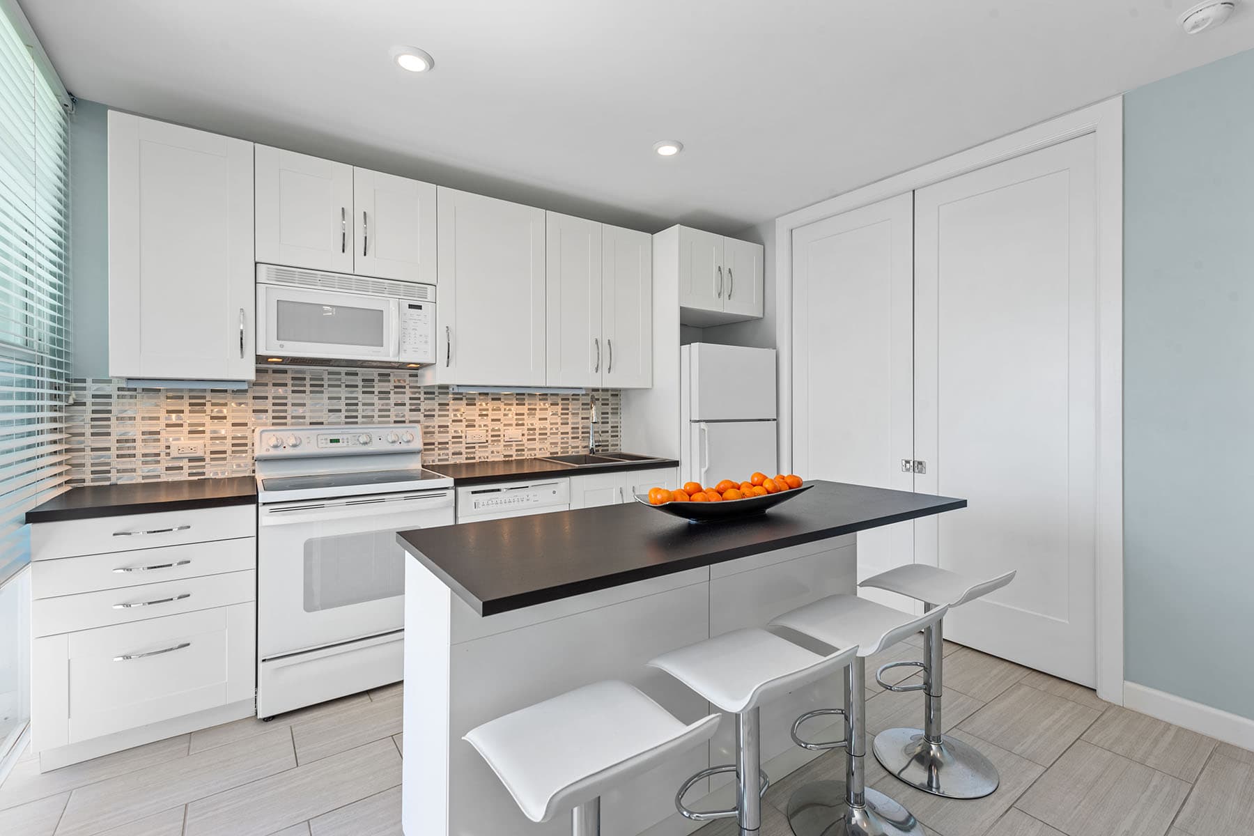 220 Seaview Court  - Photo 5