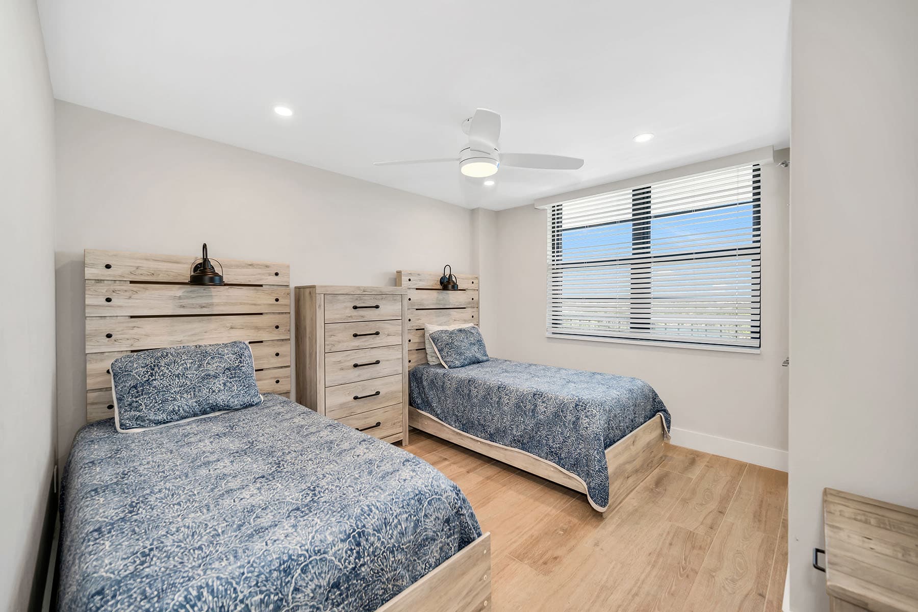 380 Seaview Court  - Photo 10