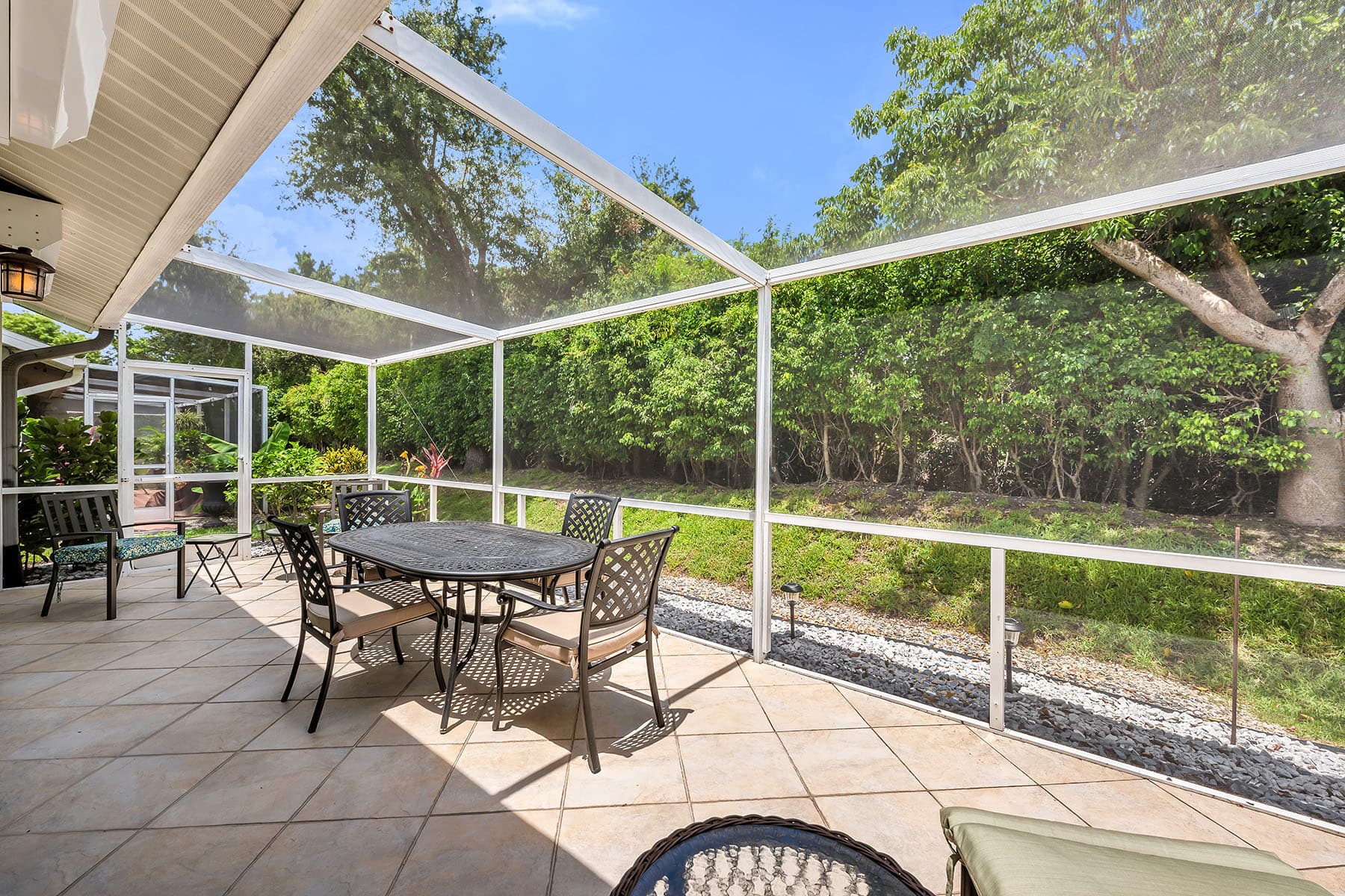 1724 Royal Circle  - Photo 8