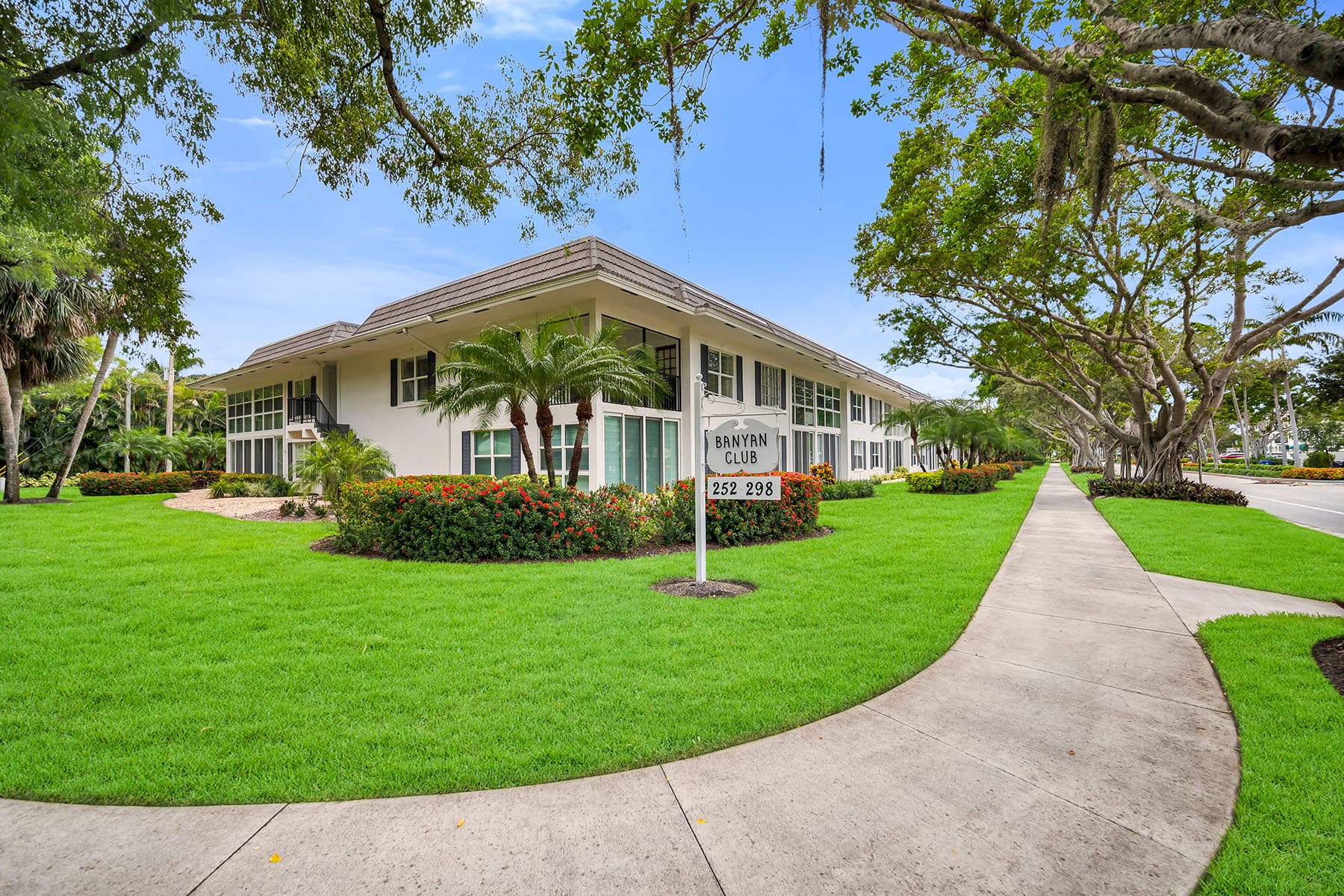 290 Banyan Boulevard  - Photo 9