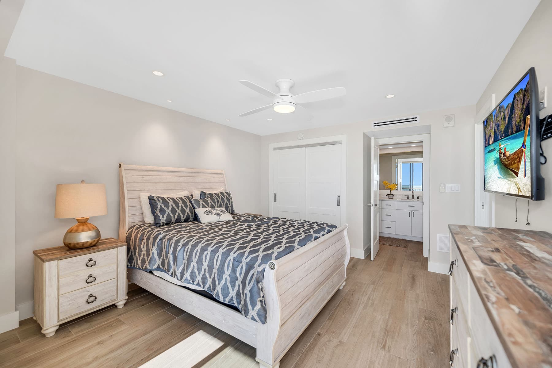 380 Seaview Court  - Photo 12