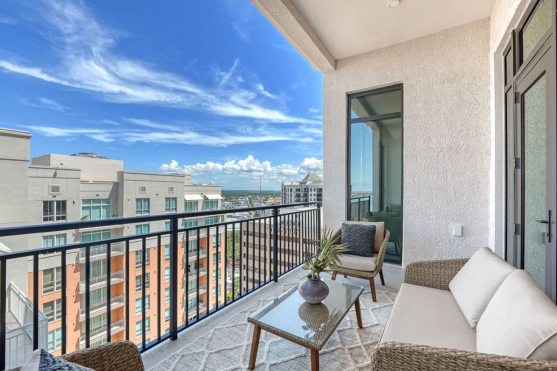 33 S Palm Avenue  - Photo 8