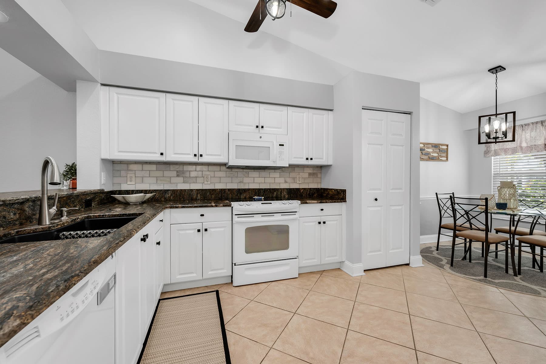 1724 Royal Circle  - Photo 2