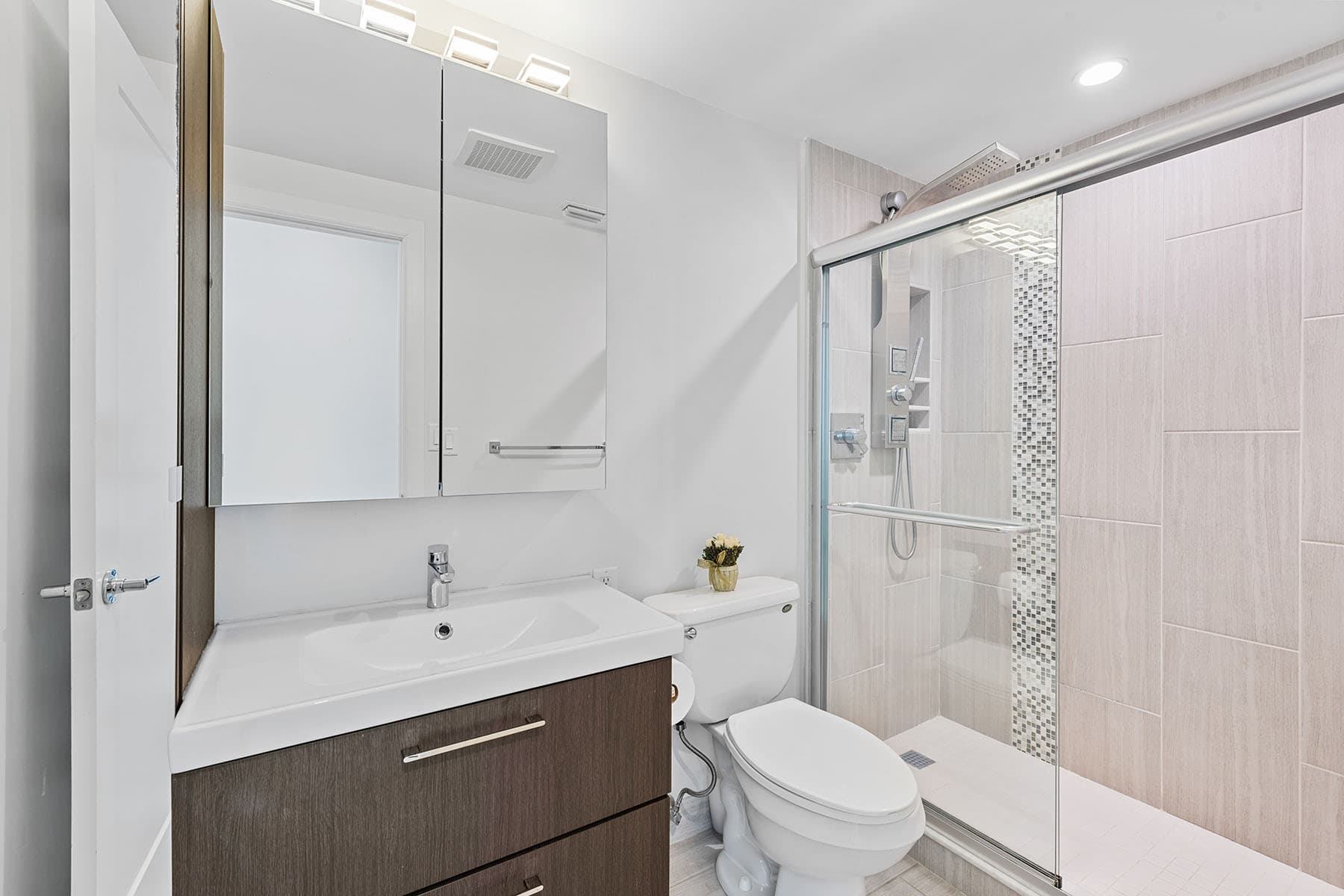 220 Seaview Court  - Photo 7