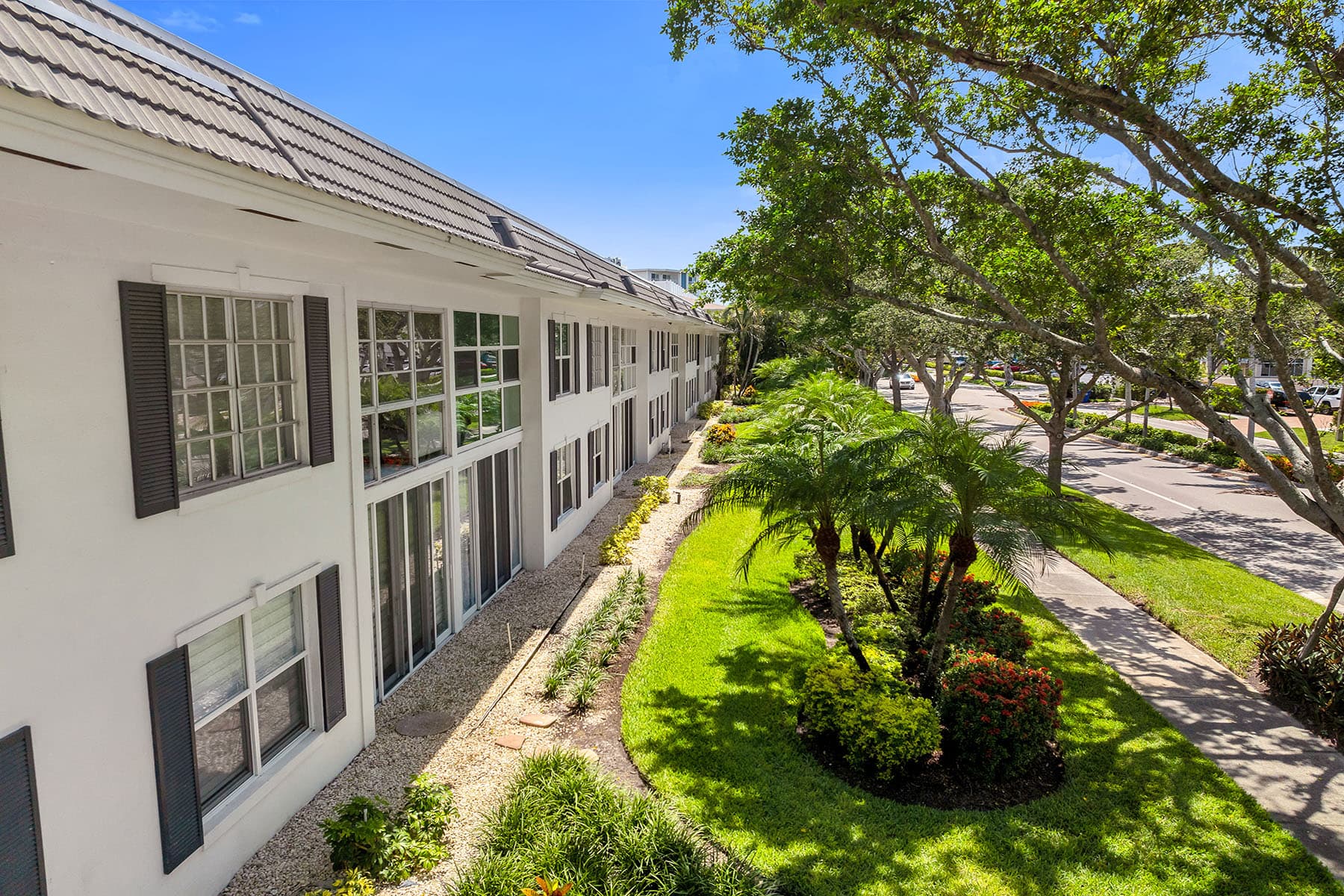 290 Banyan Boulevard  - Photo 2