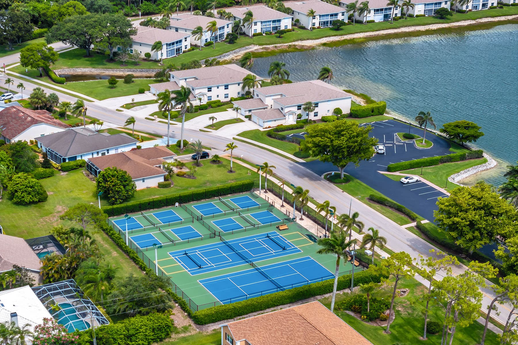 1724 Royal Circle  - Photo 4