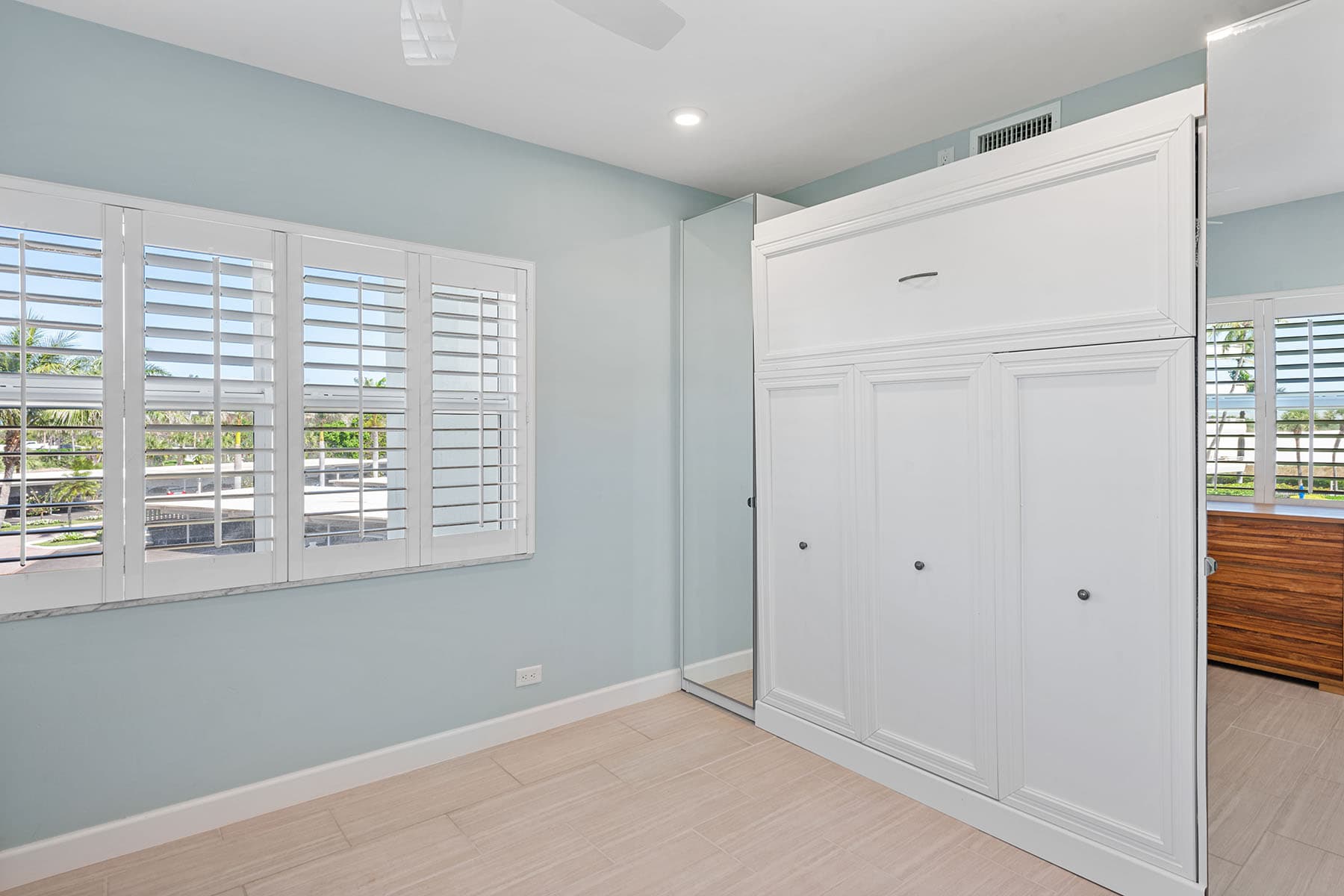 220 Seaview Court  - Photo 10