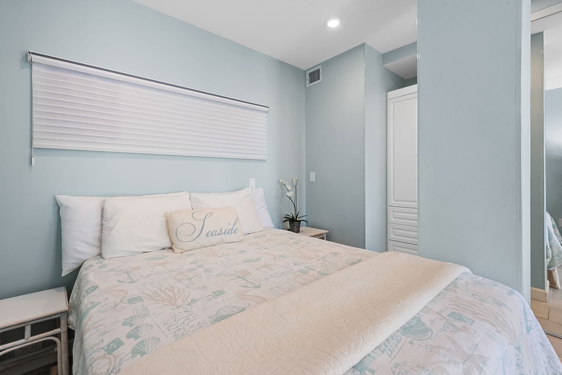 220 Seaview Court  - Photo 6